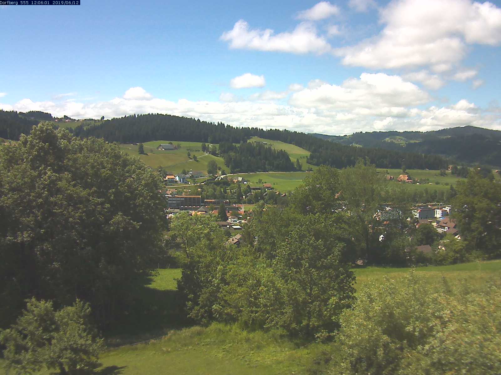 Webcam-Bild: Aussicht vom Dorfberg in Langnau 20190612-120601