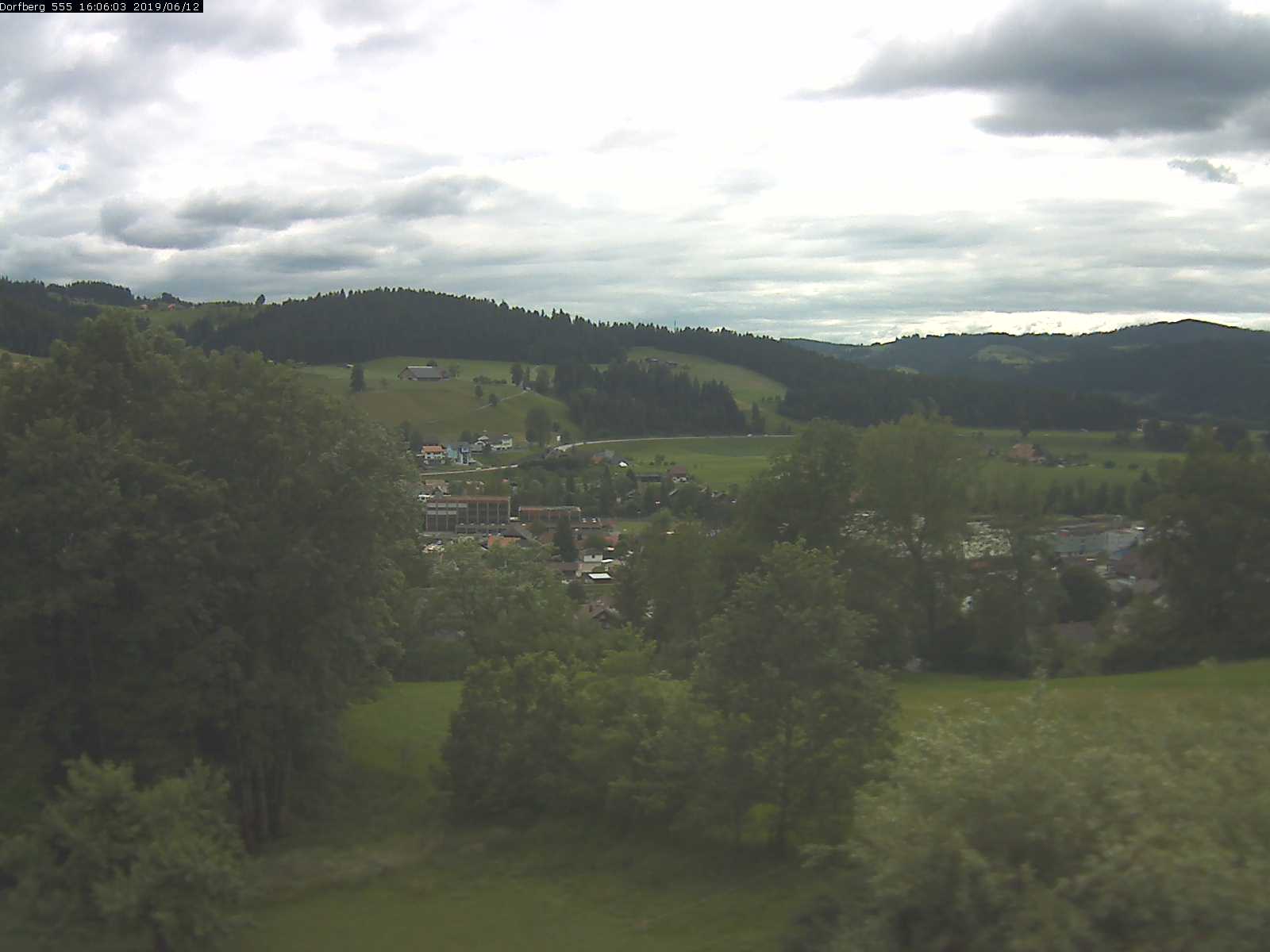 Webcam-Bild: Aussicht vom Dorfberg in Langnau 20190612-160601