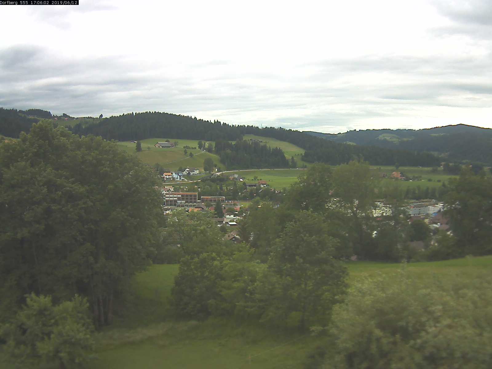 Webcam-Bild: Aussicht vom Dorfberg in Langnau 20190612-170601