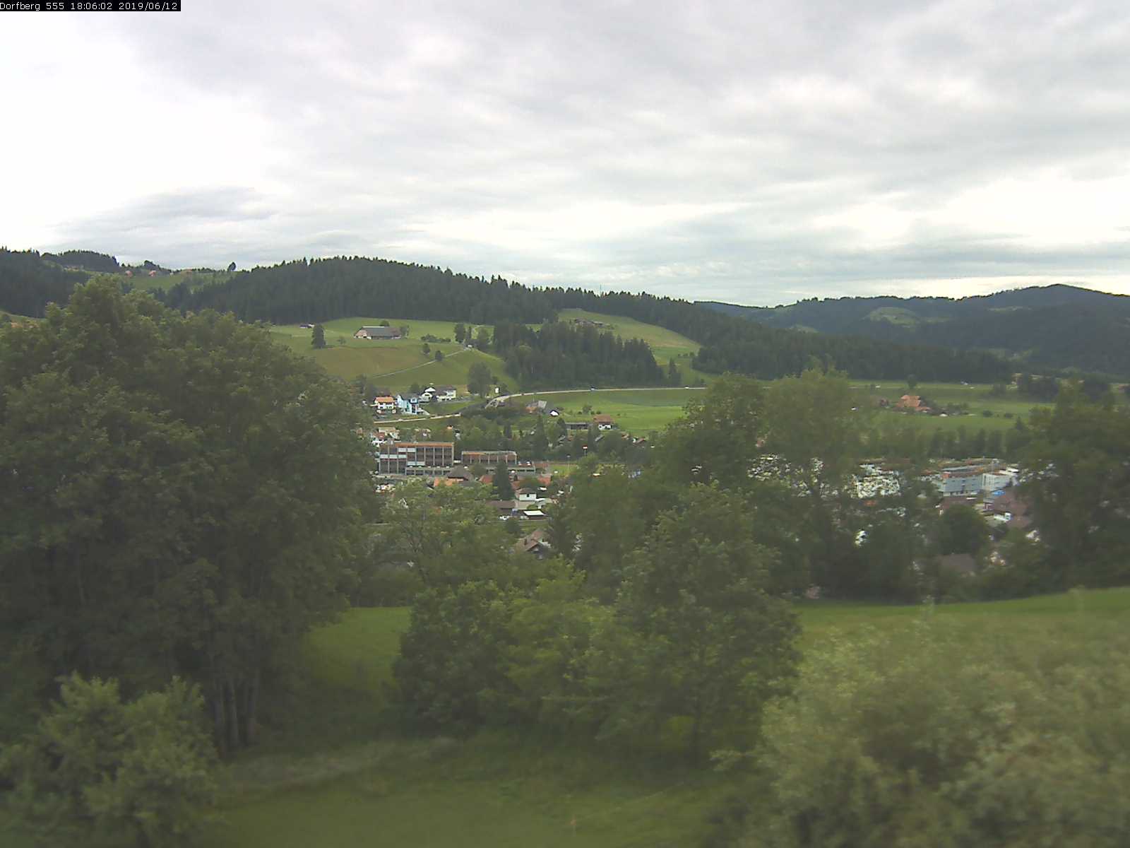 Webcam-Bild: Aussicht vom Dorfberg in Langnau 20190612-180601