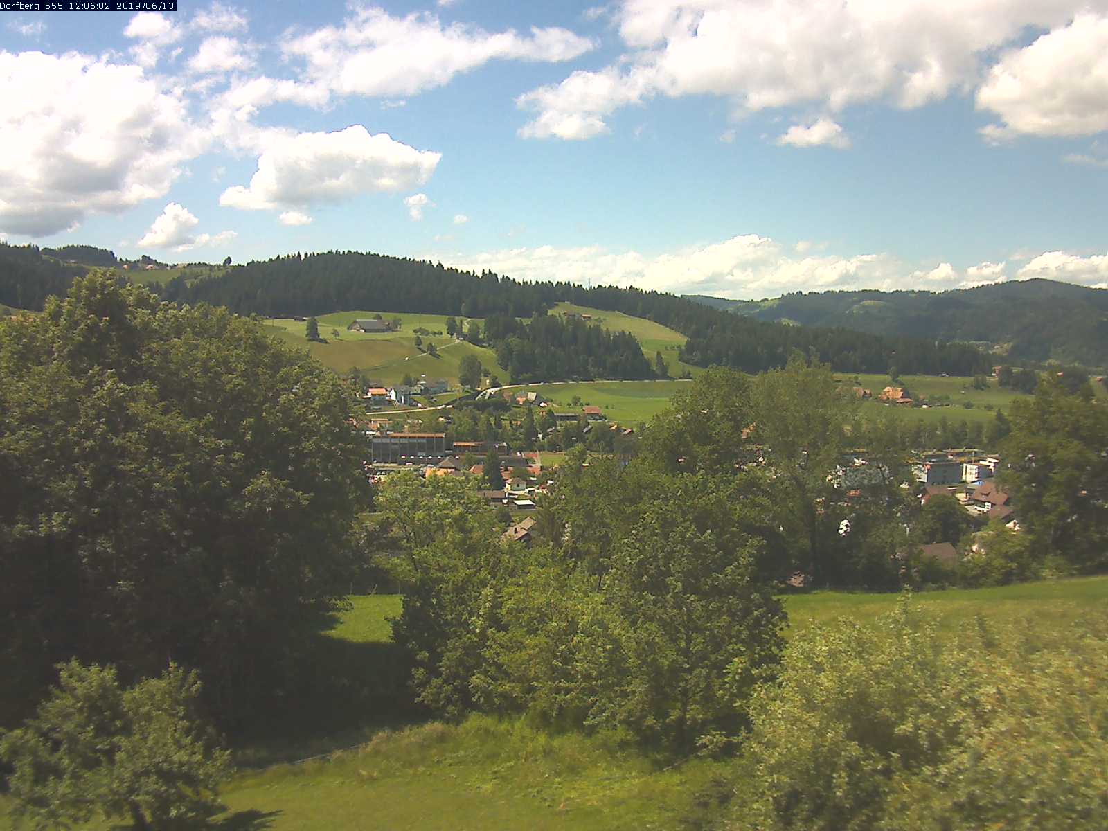 Webcam-Bild: Aussicht vom Dorfberg in Langnau 20190613-120601