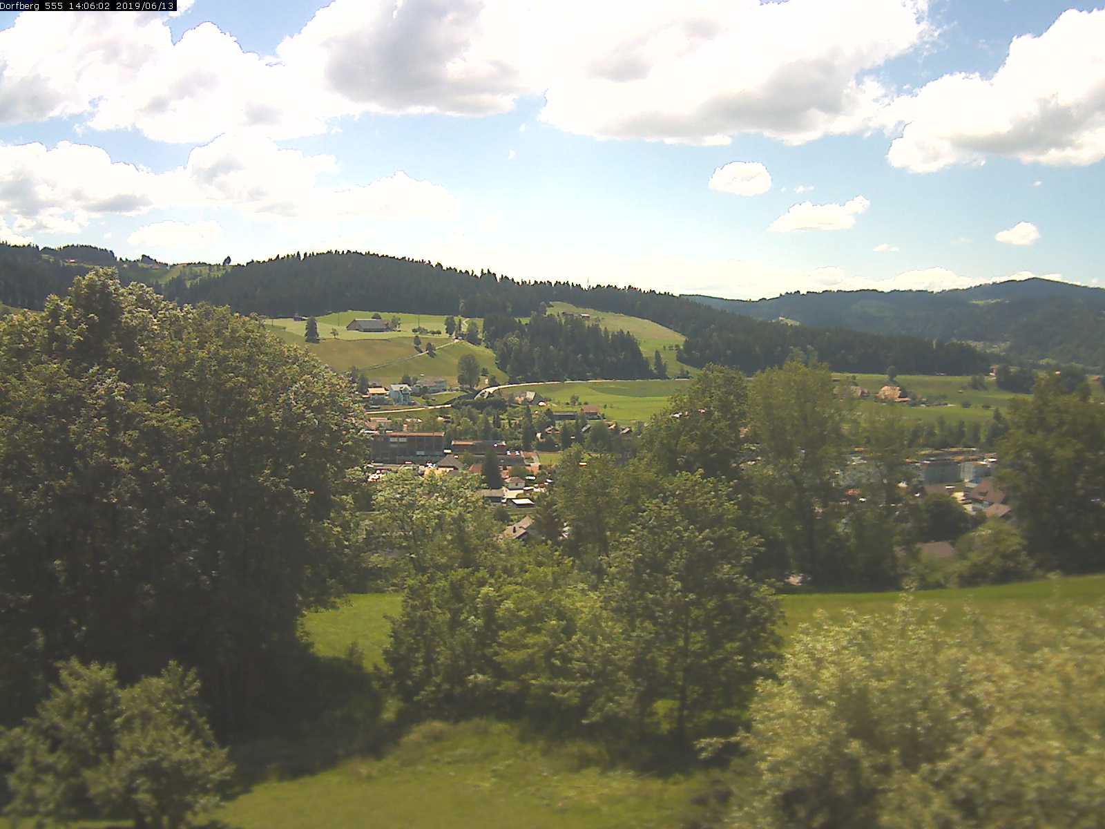 Webcam-Bild: Aussicht vom Dorfberg in Langnau 20190613-140602