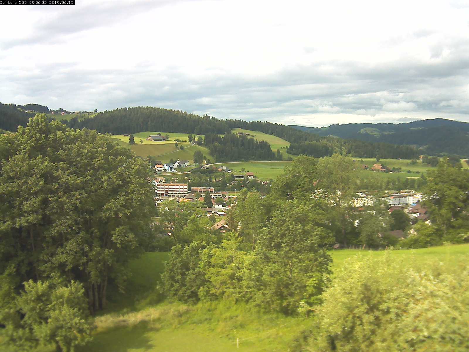 Webcam-Bild: Aussicht vom Dorfberg in Langnau 20190615-090601