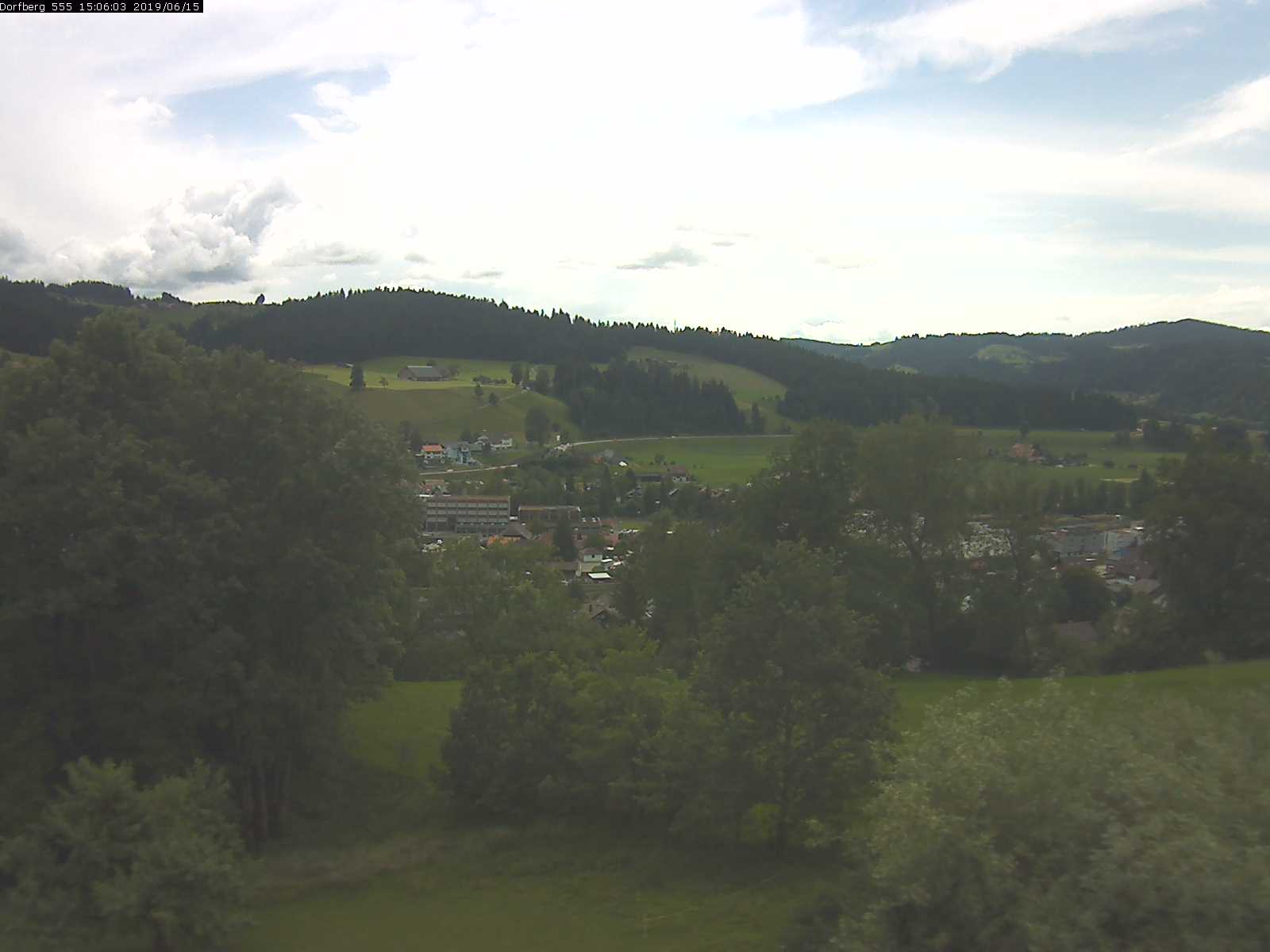 Webcam-Bild: Aussicht vom Dorfberg in Langnau 20190615-150601