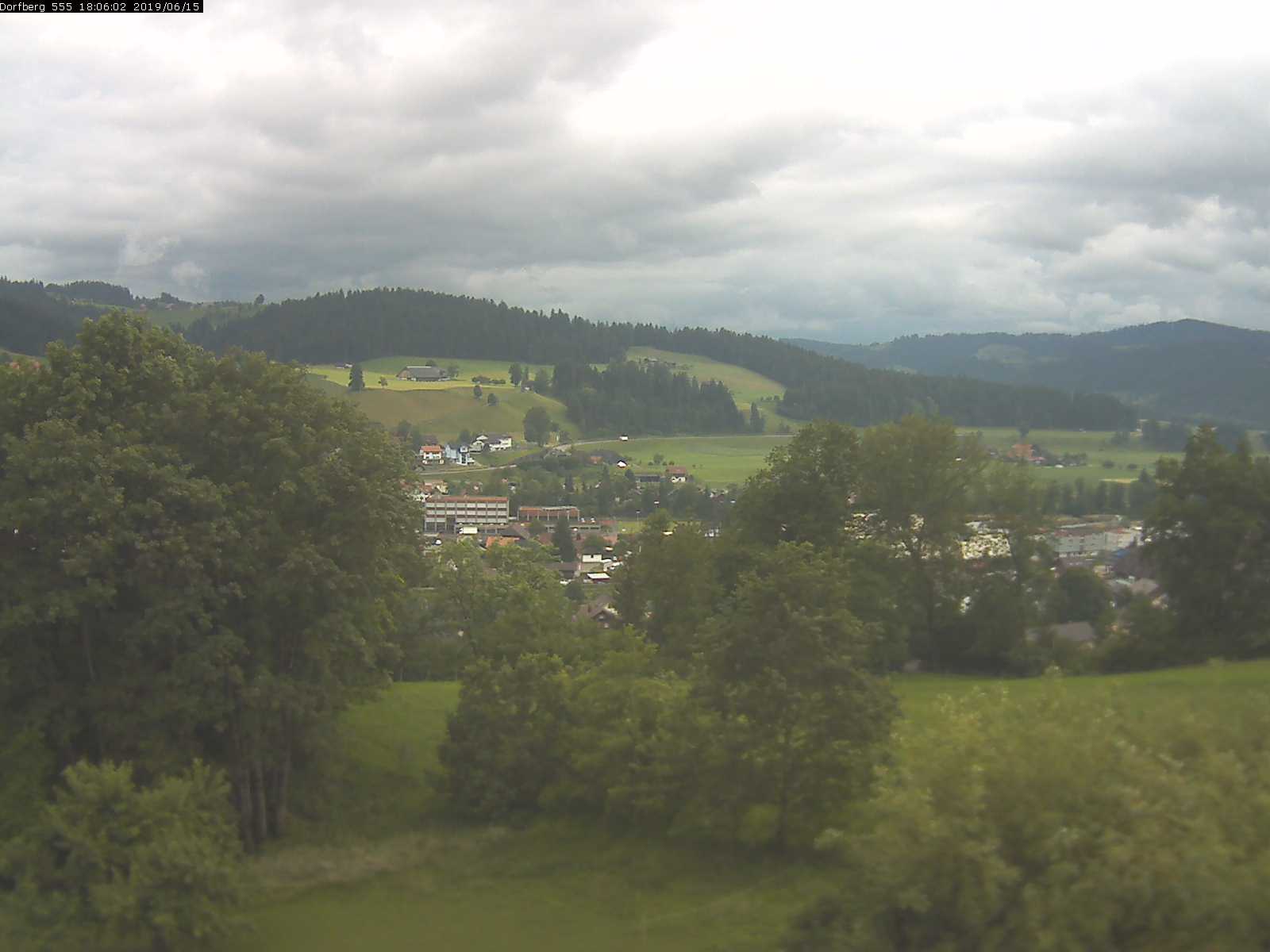 Webcam-Bild: Aussicht vom Dorfberg in Langnau 20190615-180601