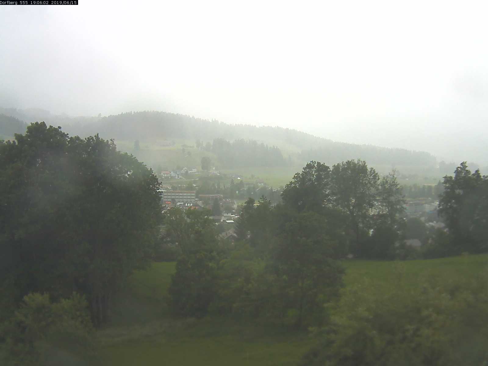 Webcam-Bild: Aussicht vom Dorfberg in Langnau 20190615-190601