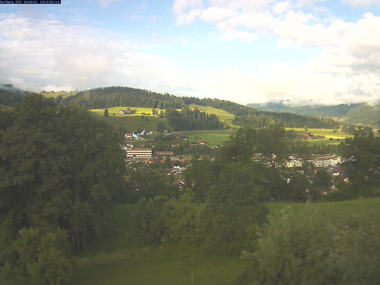 Webcam-Bild: Aussicht vom Dorfberg in Langnau 20190616-080601