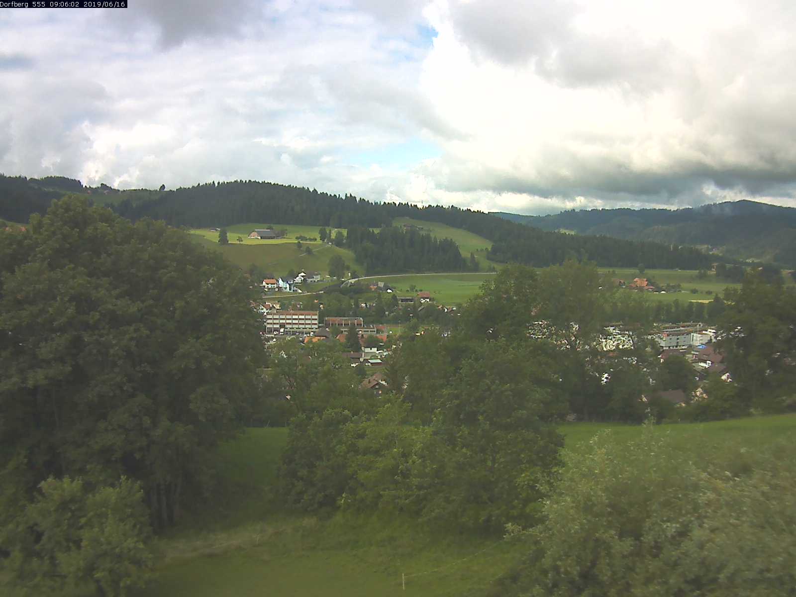 Webcam-Bild: Aussicht vom Dorfberg in Langnau 20190616-090602