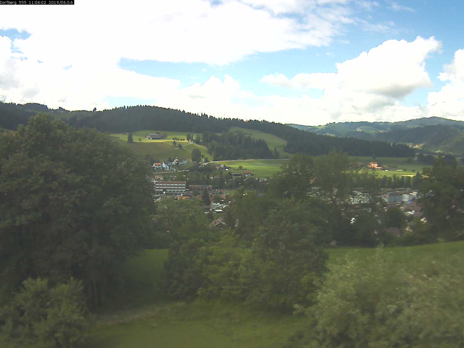 Webcam-Bild: Aussicht vom Dorfberg in Langnau 20190616-110601