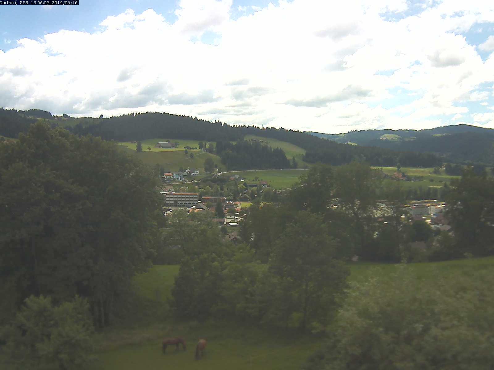 Webcam-Bild: Aussicht vom Dorfberg in Langnau 20190616-150601