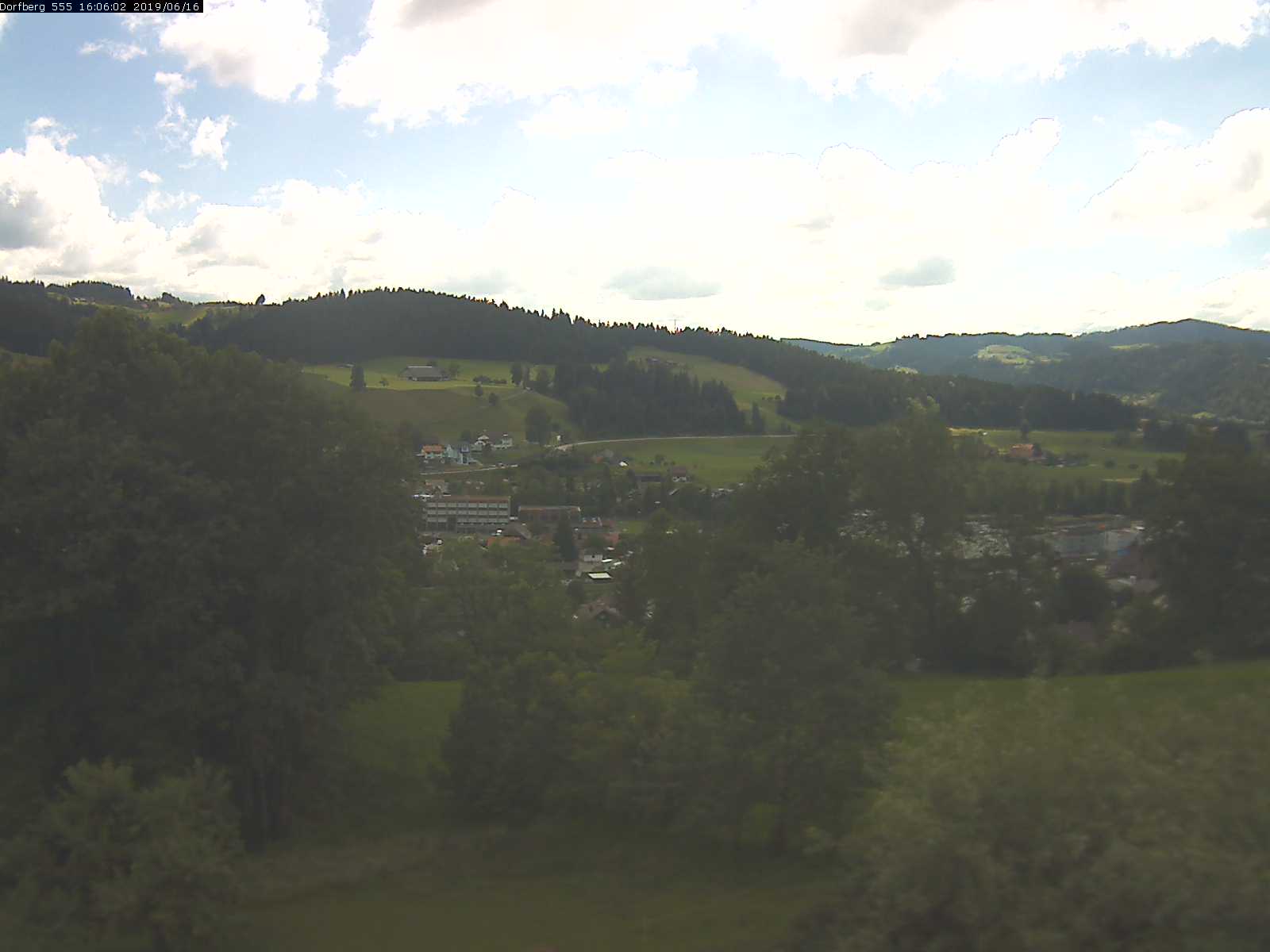 Webcam-Bild: Aussicht vom Dorfberg in Langnau 20190616-160601