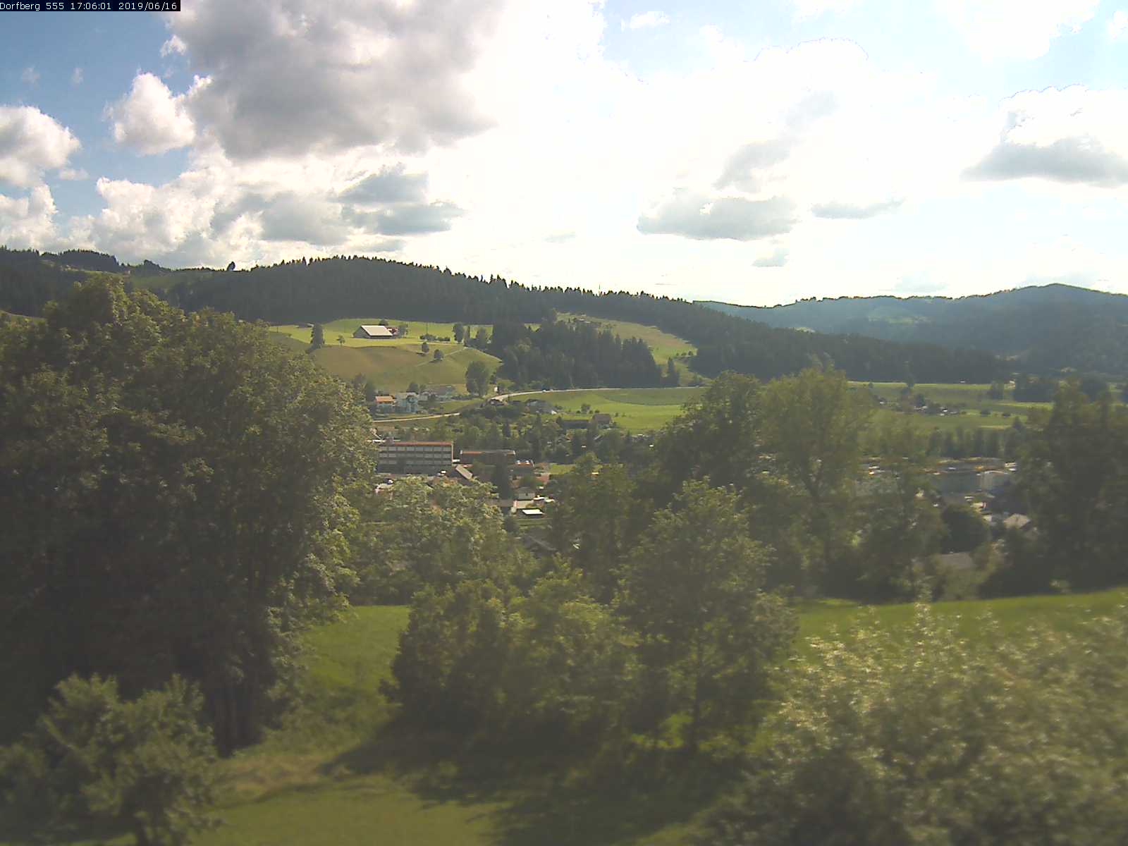 Webcam-Bild: Aussicht vom Dorfberg in Langnau 20190616-170601