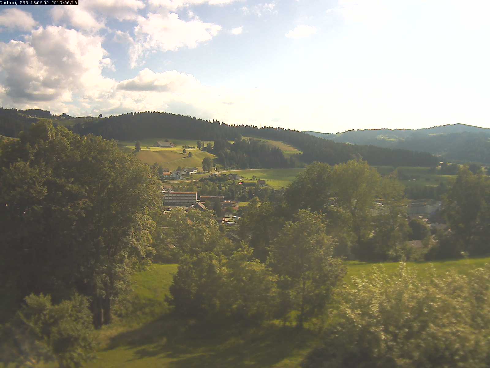 Webcam-Bild: Aussicht vom Dorfberg in Langnau 20190616-180601
