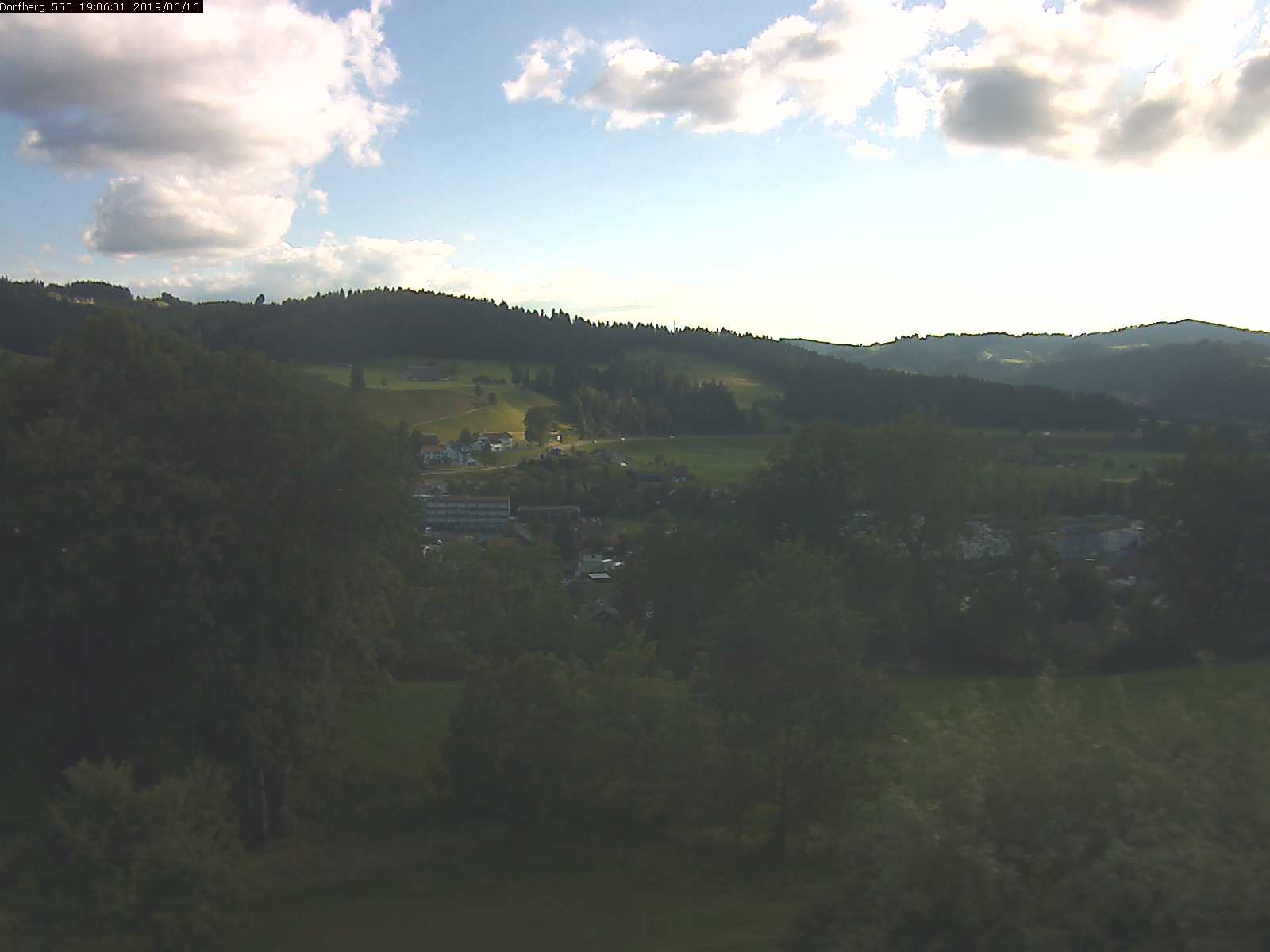 Webcam-Bild: Aussicht vom Dorfberg in Langnau 20190616-190601