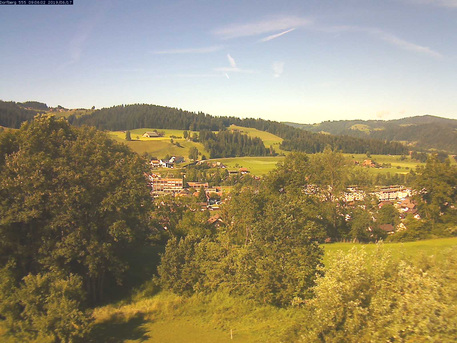 Webcam-Bild: Aussicht vom Dorfberg in Langnau 20190617-090601