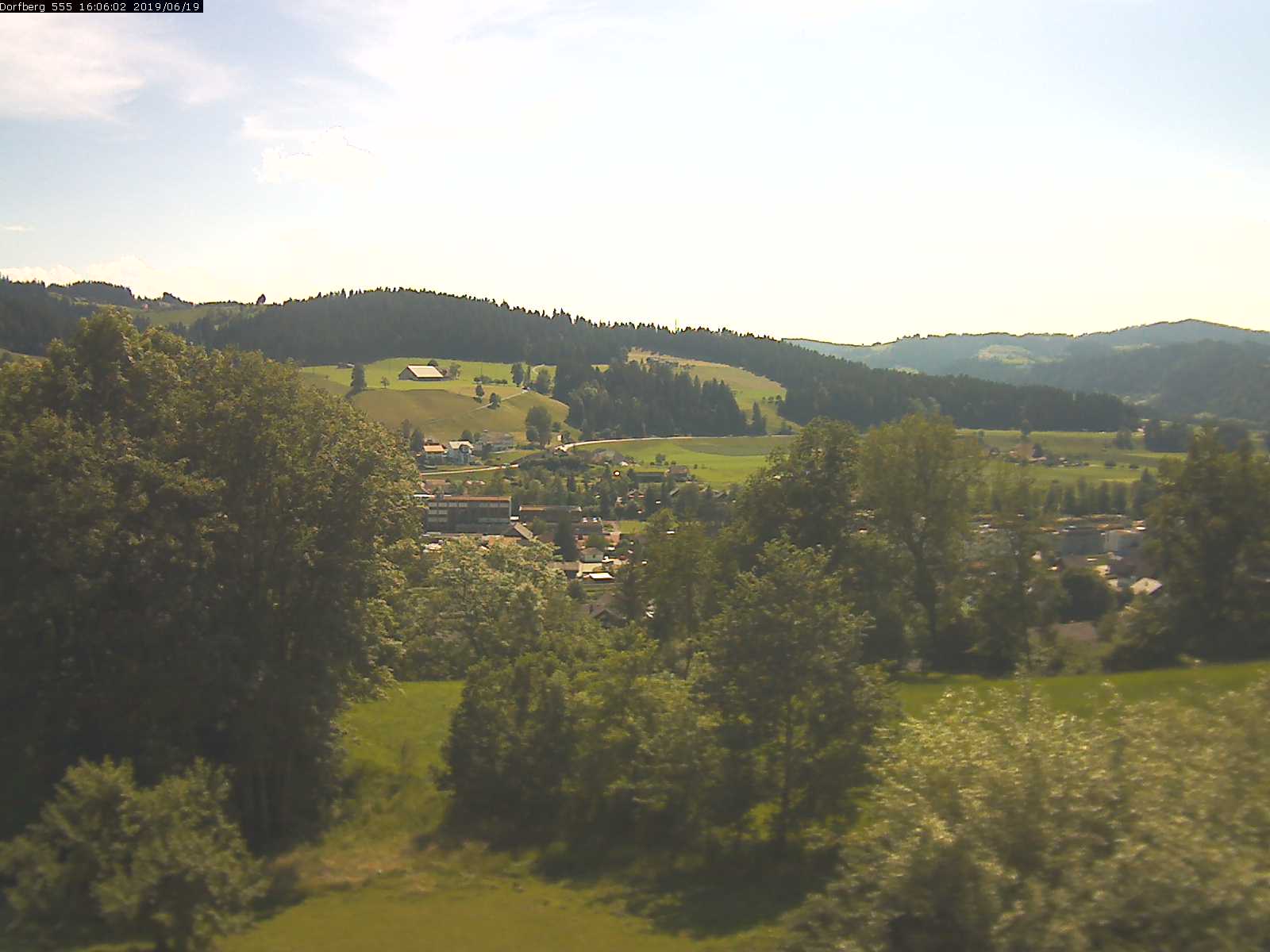 Webcam-Bild: Aussicht vom Dorfberg in Langnau 20190619-160601