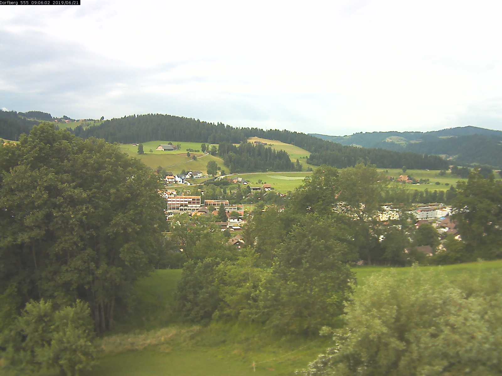 Webcam-Bild: Aussicht vom Dorfberg in Langnau 20190621-090601