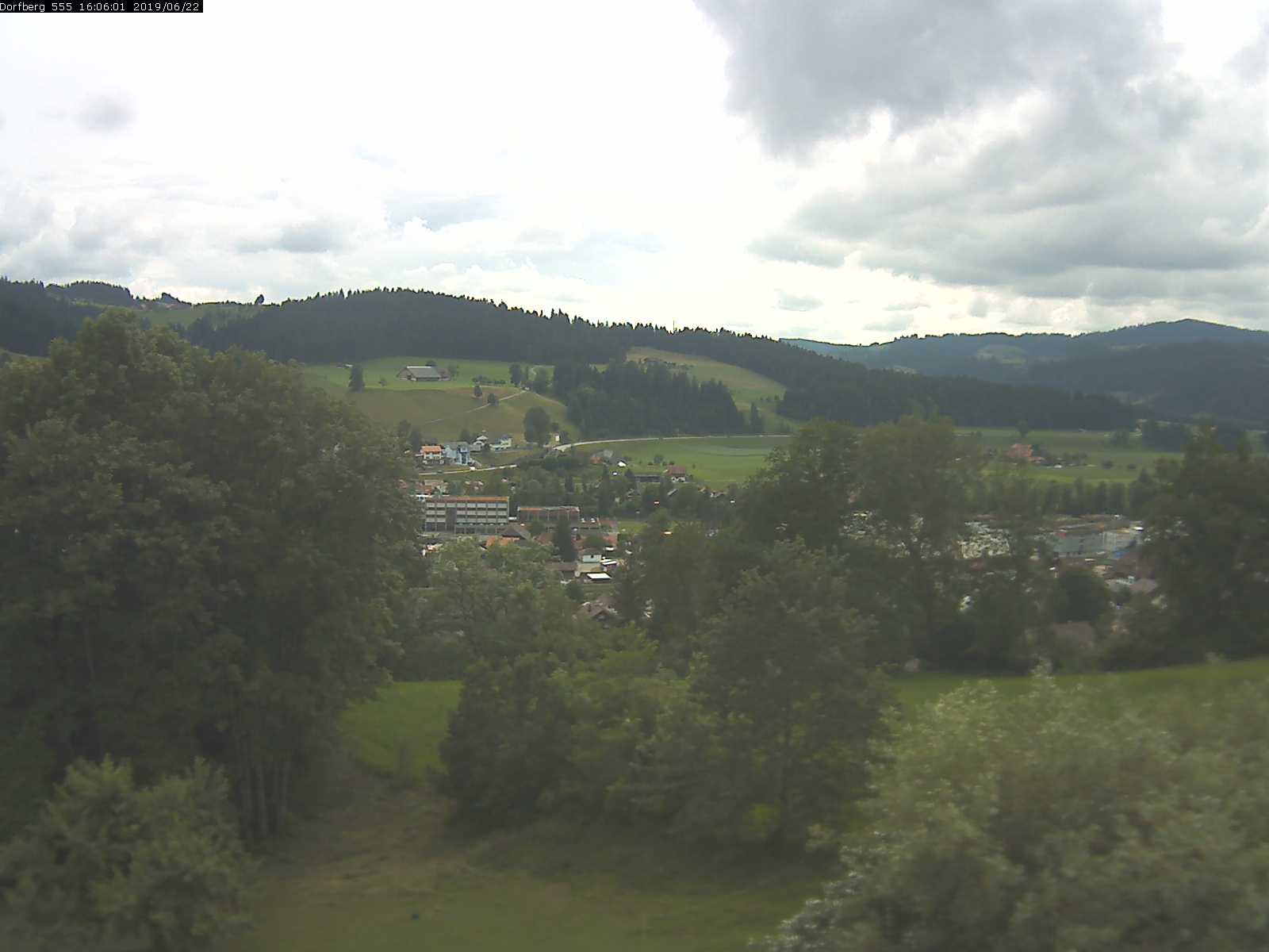 Webcam-Bild: Aussicht vom Dorfberg in Langnau 20190622-160601