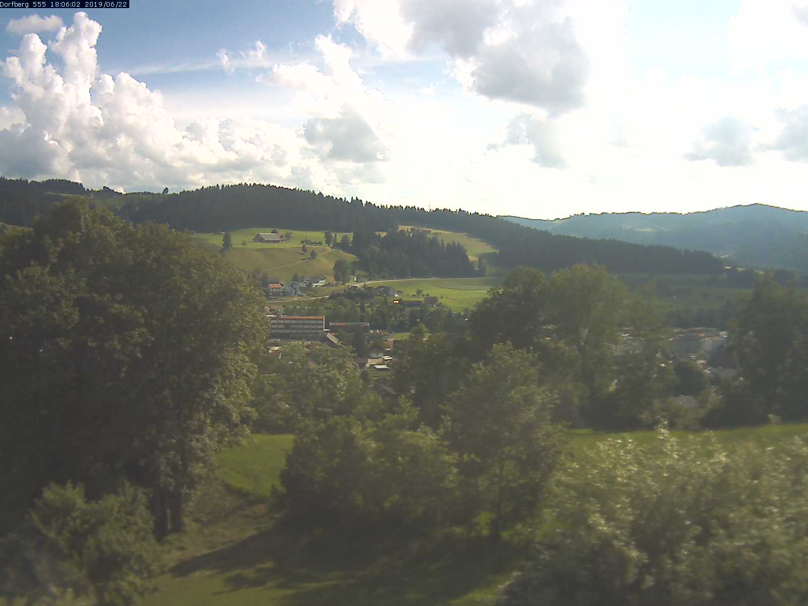 Webcam-Bild: Aussicht vom Dorfberg in Langnau 20190622-180601
