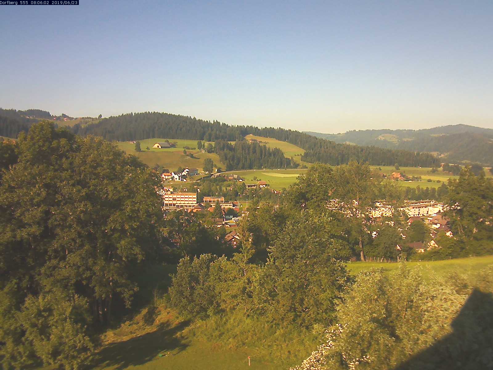Webcam-Bild: Aussicht vom Dorfberg in Langnau 20190623-080601