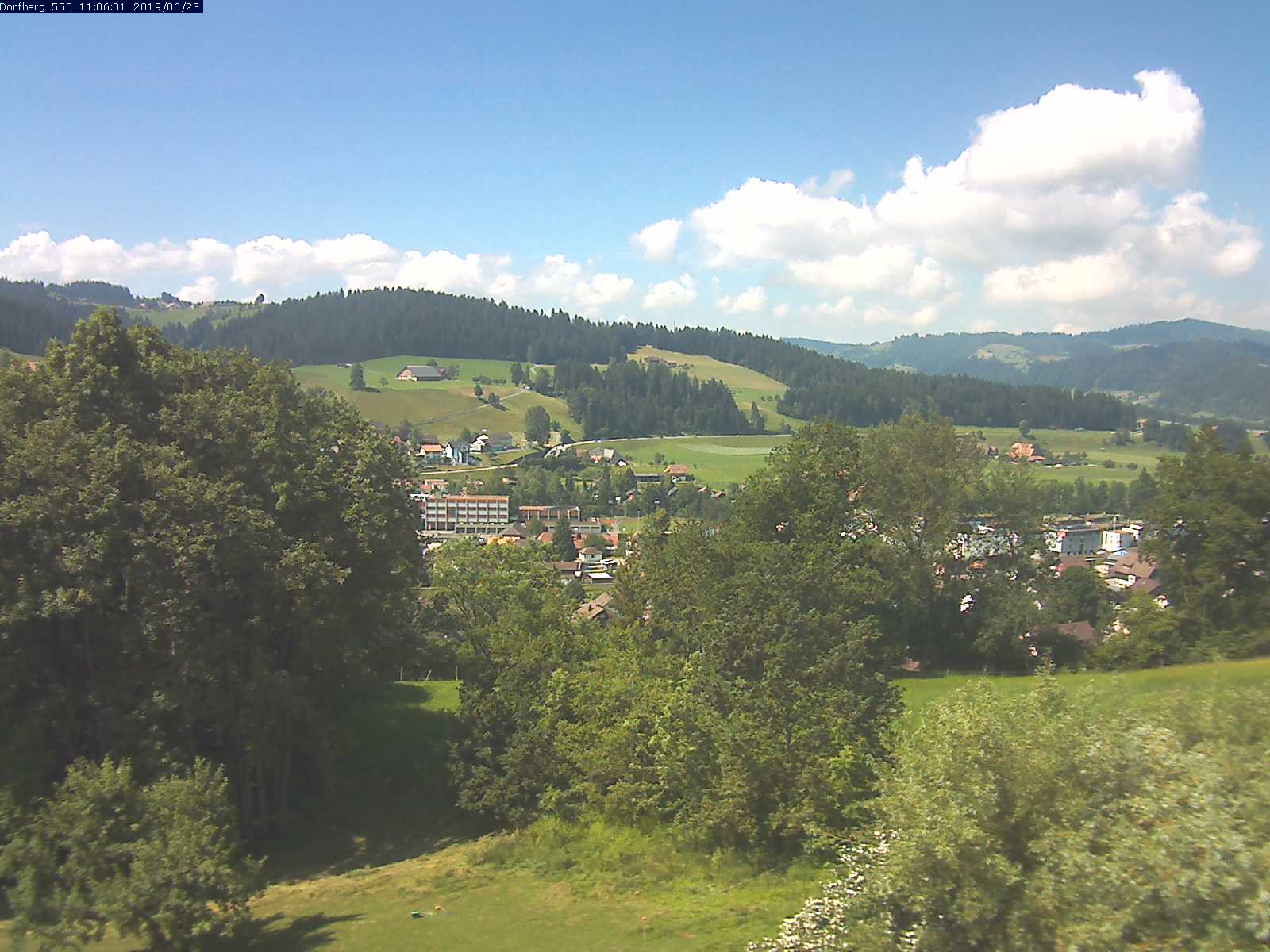 Webcam-Bild: Aussicht vom Dorfberg in Langnau 20190623-110601