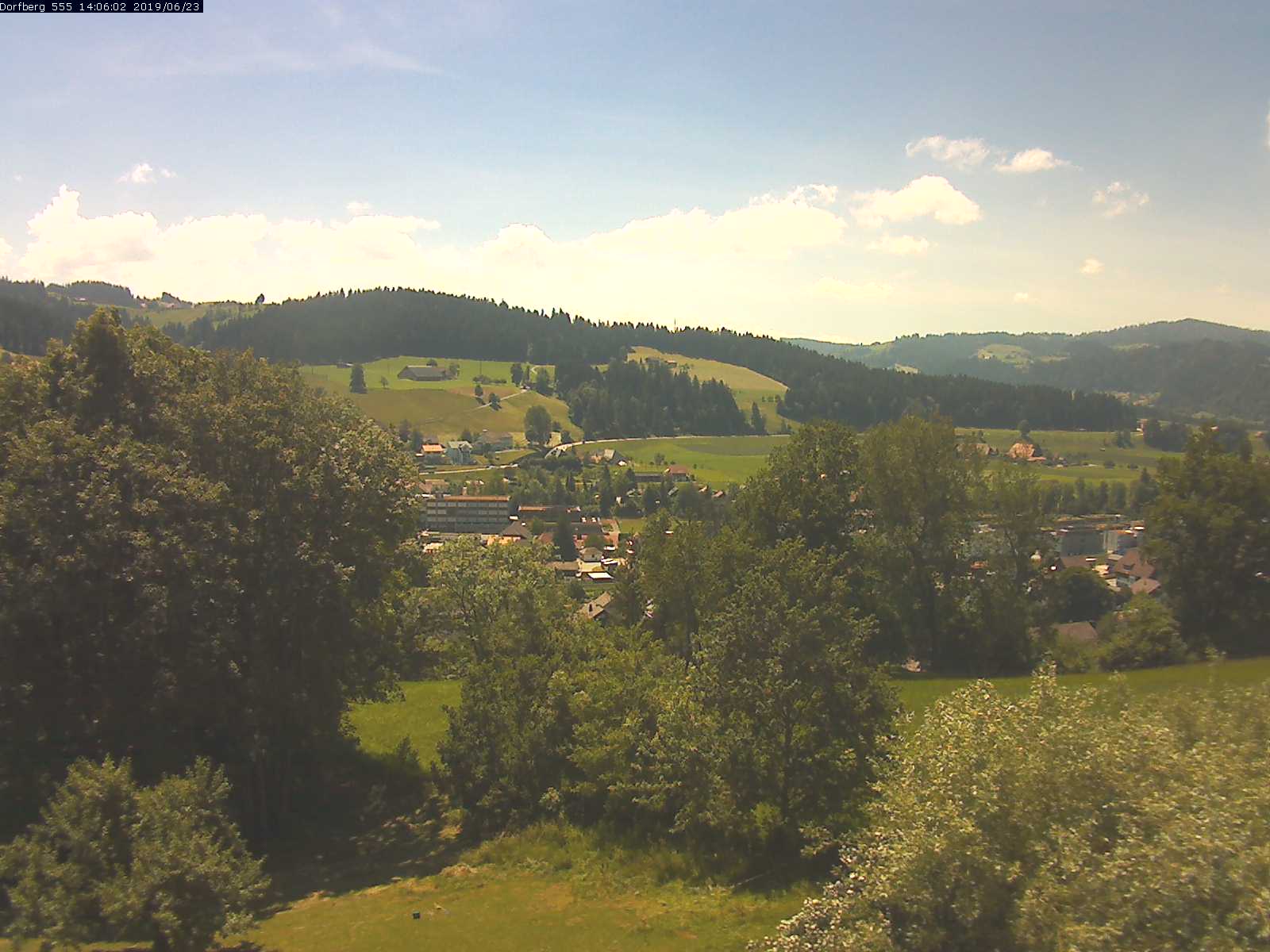 Webcam-Bild: Aussicht vom Dorfberg in Langnau 20190623-140601