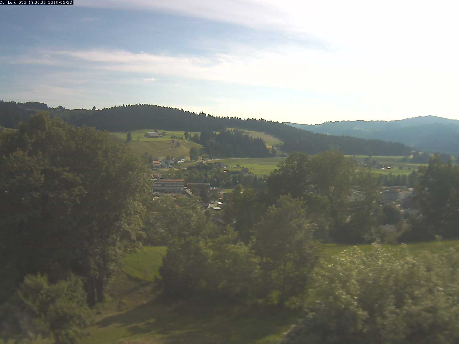 Webcam-Bild: Aussicht vom Dorfberg in Langnau 20190623-180601