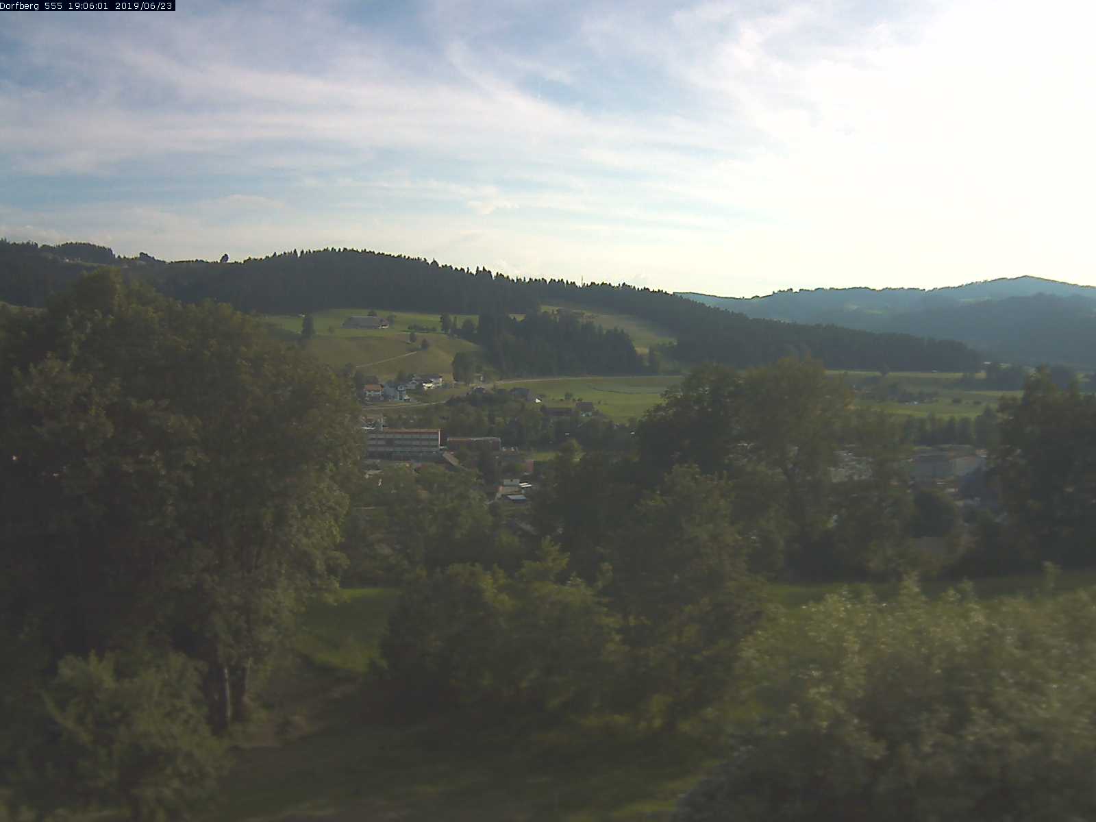 Webcam-Bild: Aussicht vom Dorfberg in Langnau 20190623-190601