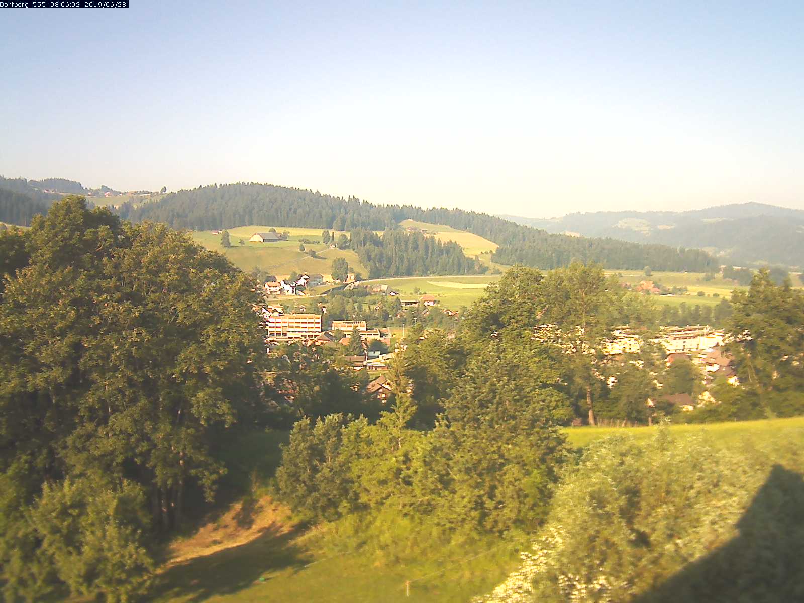 Webcam-Bild: Aussicht vom Dorfberg in Langnau 20190628-080601