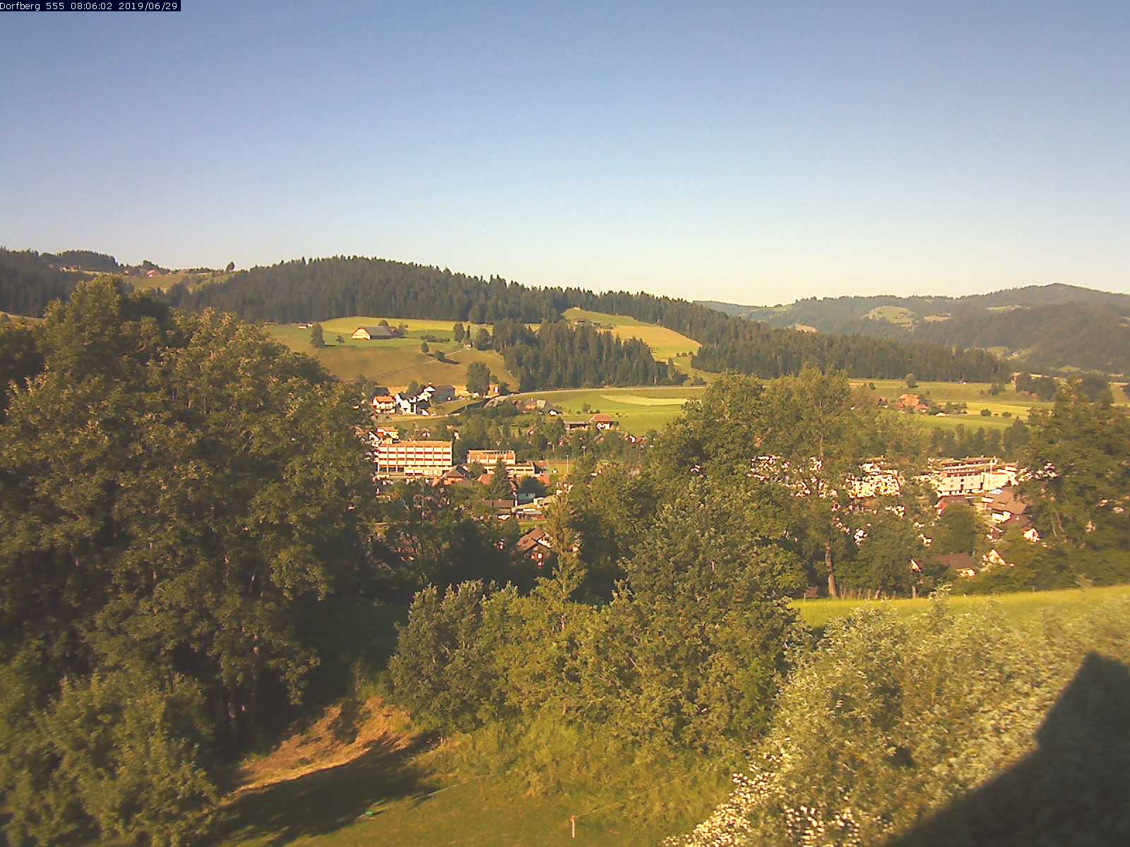 Webcam-Bild: Aussicht vom Dorfberg in Langnau 20190629-080601