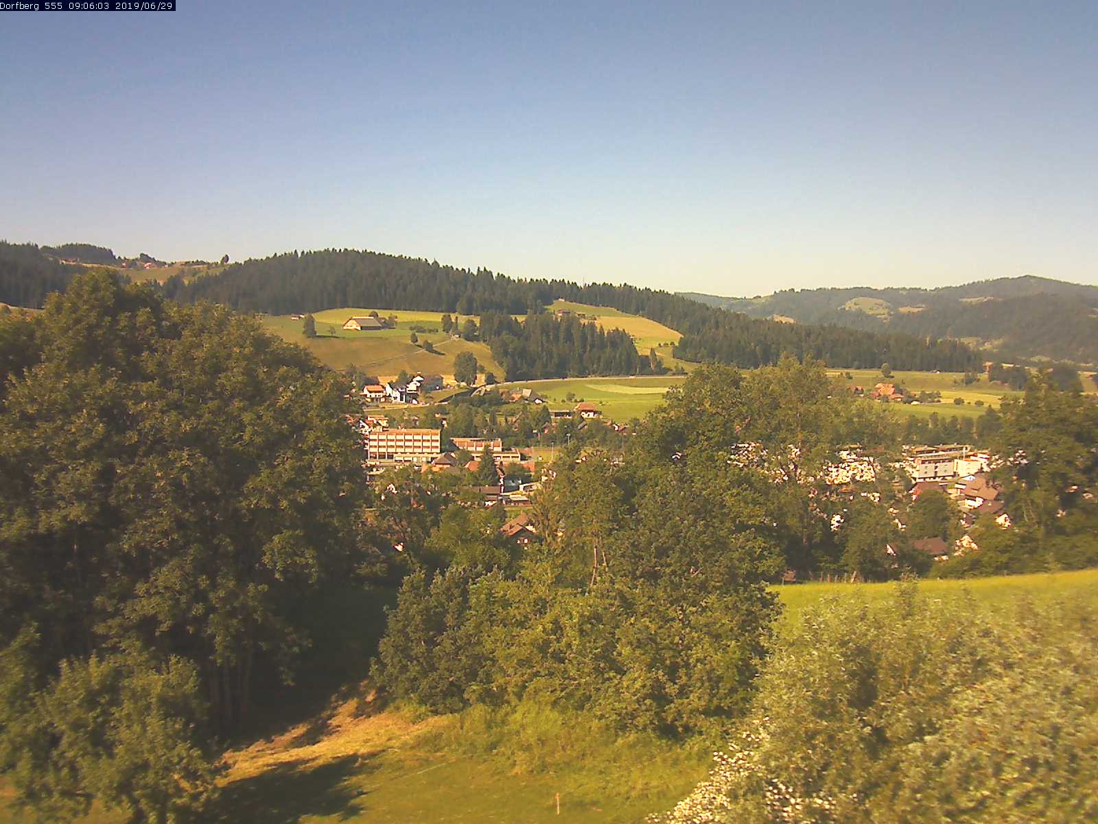 Webcam-Bild: Aussicht vom Dorfberg in Langnau 20190629-090601