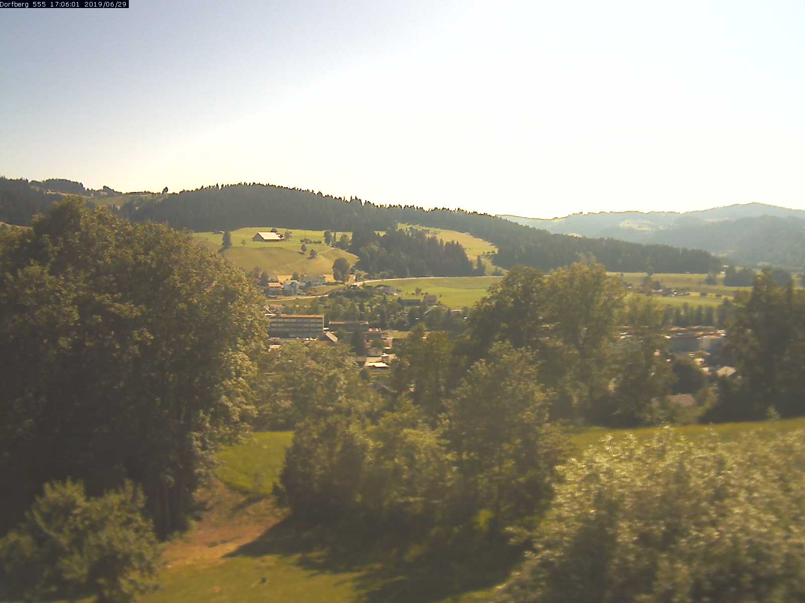 Webcam-Bild: Aussicht vom Dorfberg in Langnau 20190629-170601