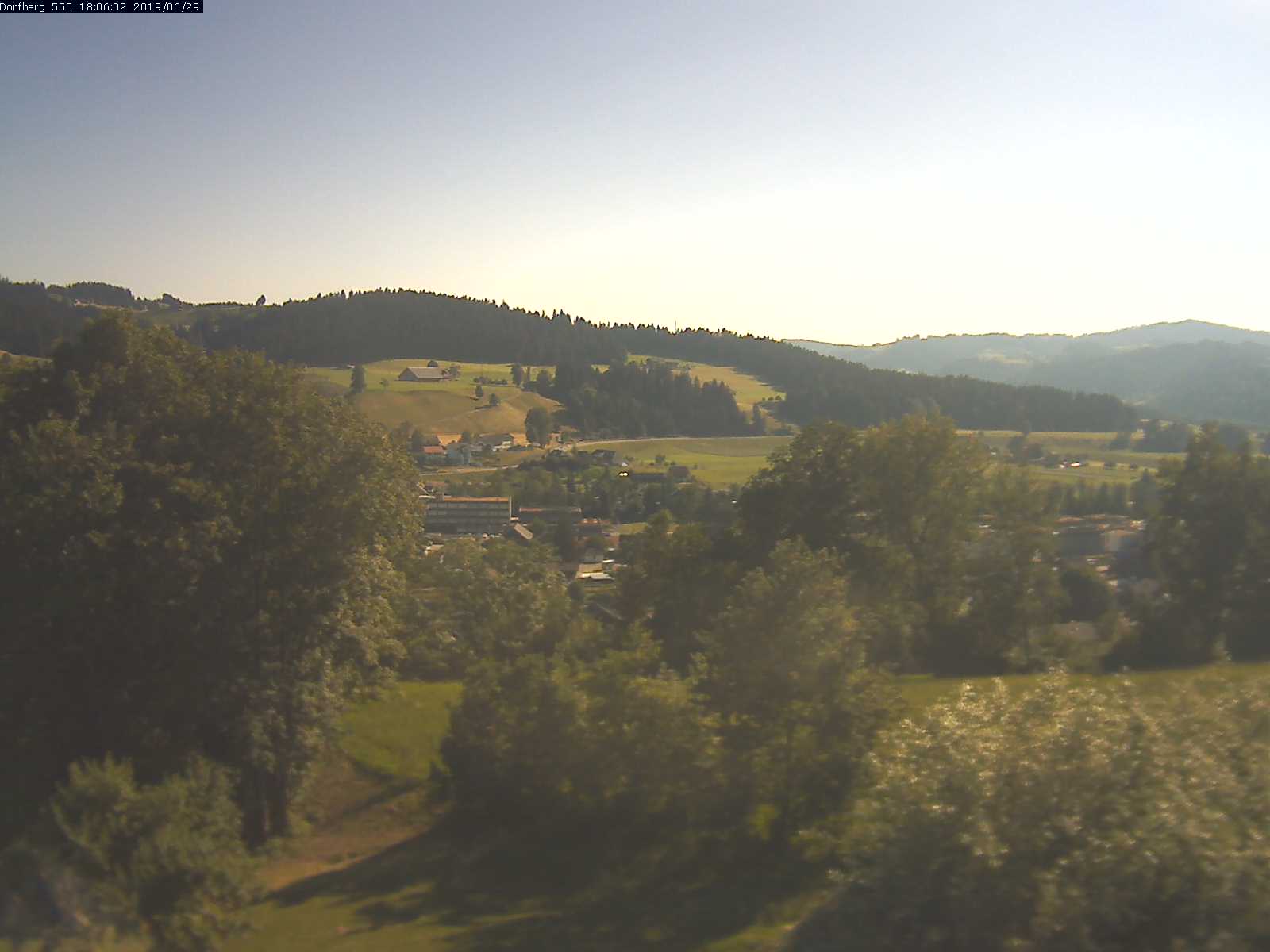 Webcam-Bild: Aussicht vom Dorfberg in Langnau 20190629-180601