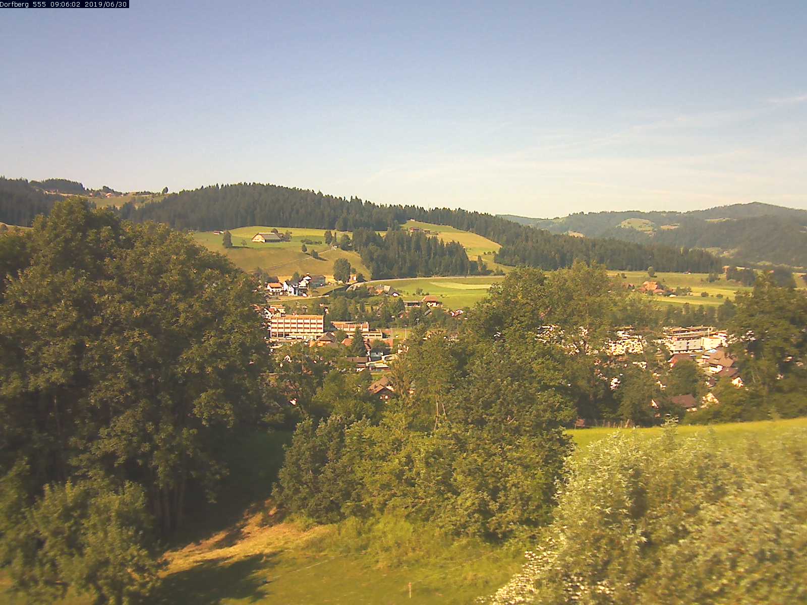 Webcam-Bild: Aussicht vom Dorfberg in Langnau 20190630-090602