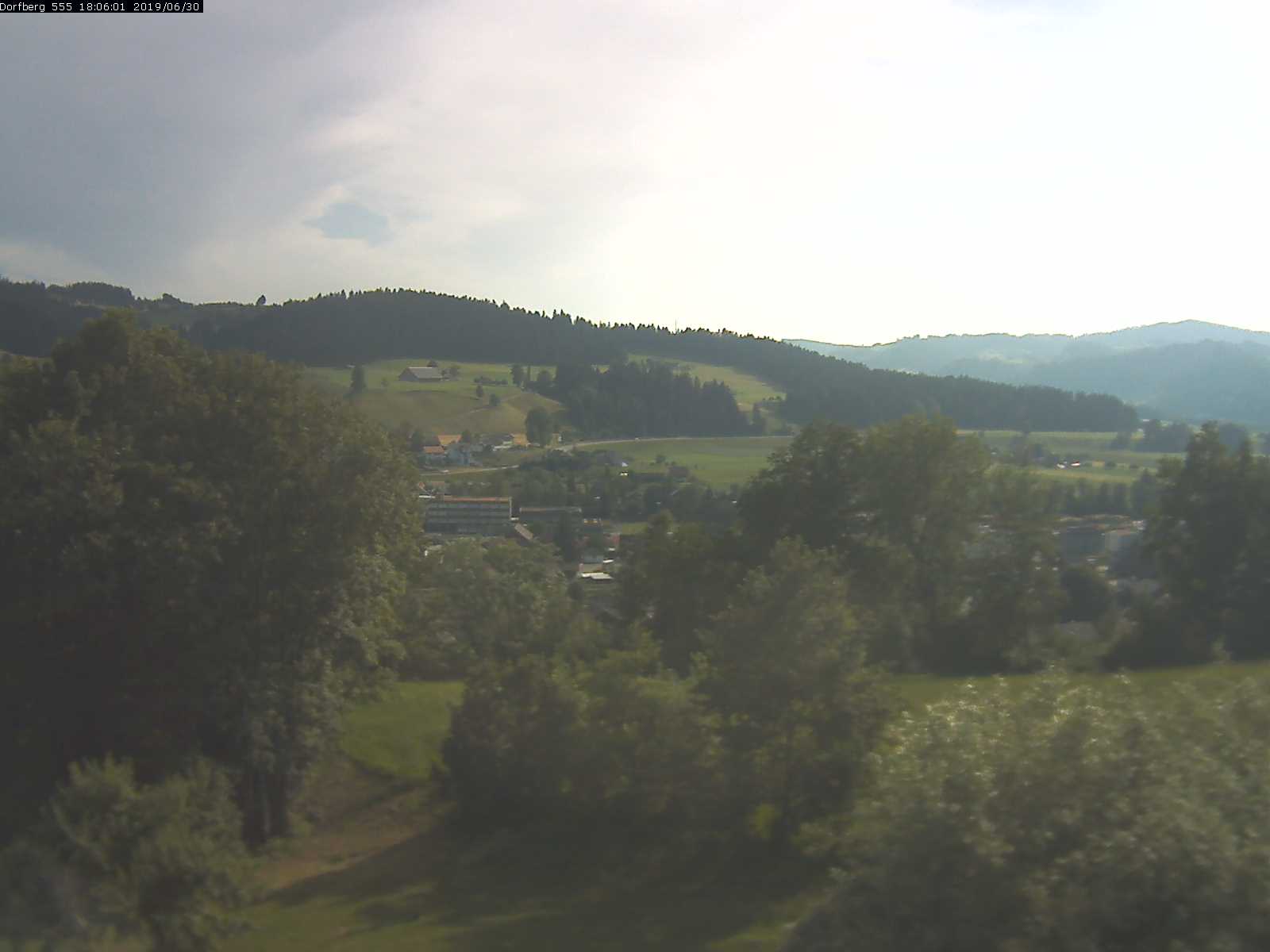 Webcam-Bild: Aussicht vom Dorfberg in Langnau 20190630-180601