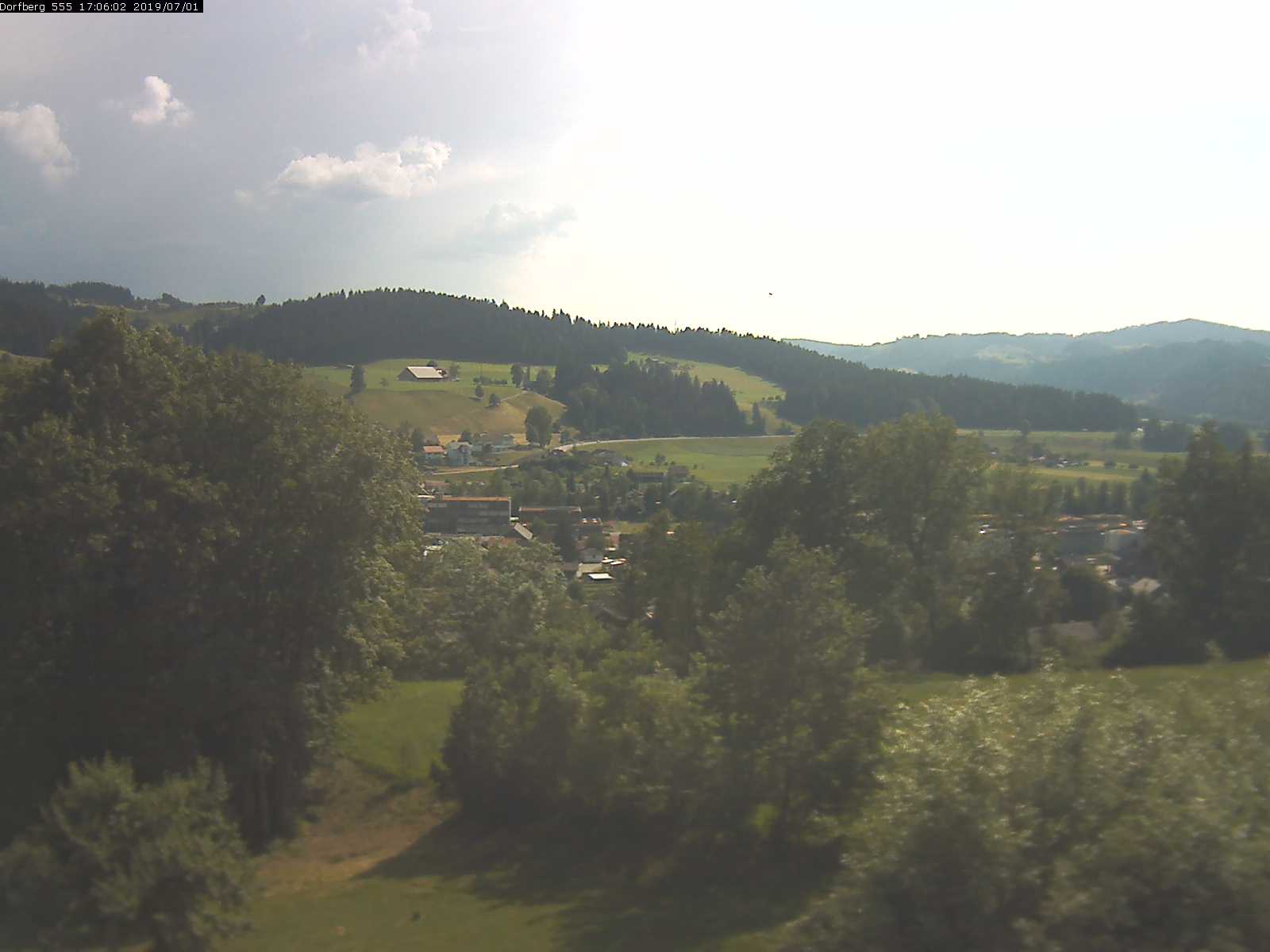 Webcam-Bild: Aussicht vom Dorfberg in Langnau 20190701-170601