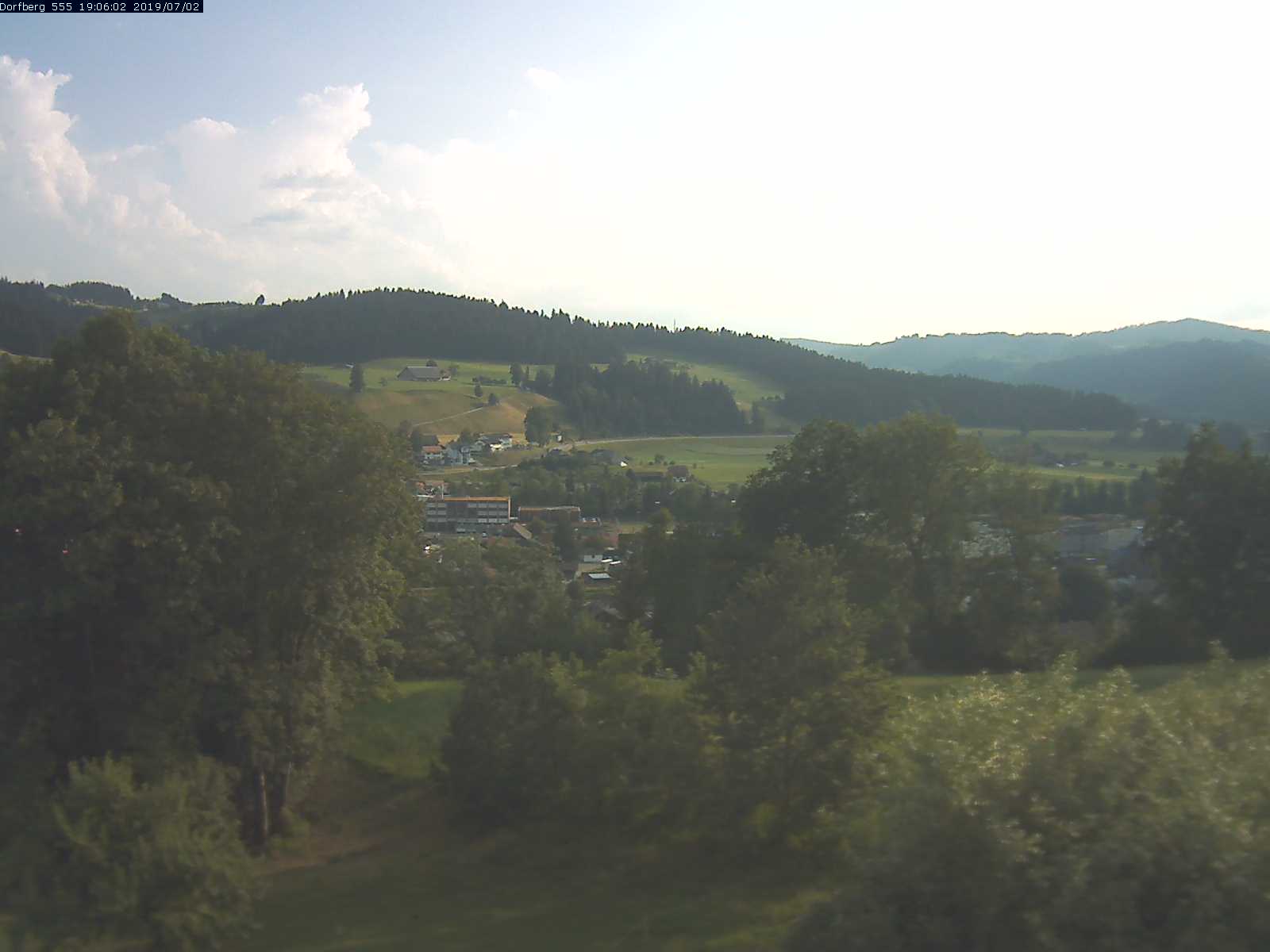 Webcam-Bild: Aussicht vom Dorfberg in Langnau 20190702-190601