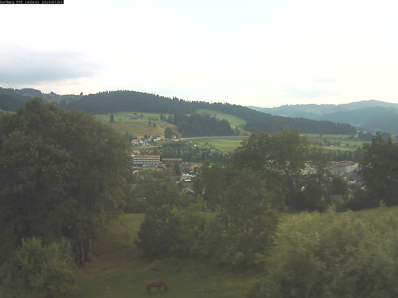 Webcam-Bild: Aussicht vom Dorfberg in Langnau 20190703-190601