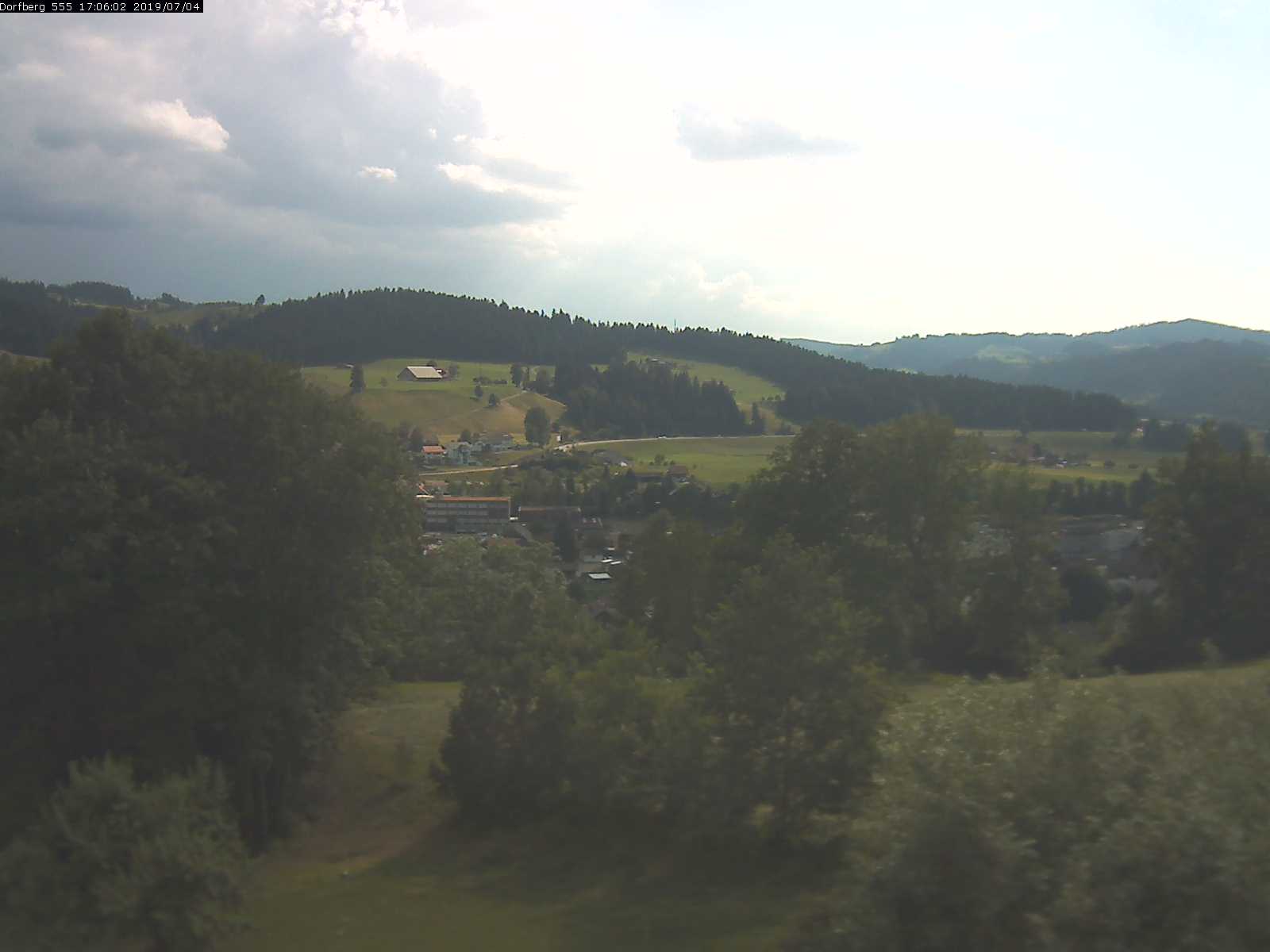 Webcam-Bild: Aussicht vom Dorfberg in Langnau 20190704-170601