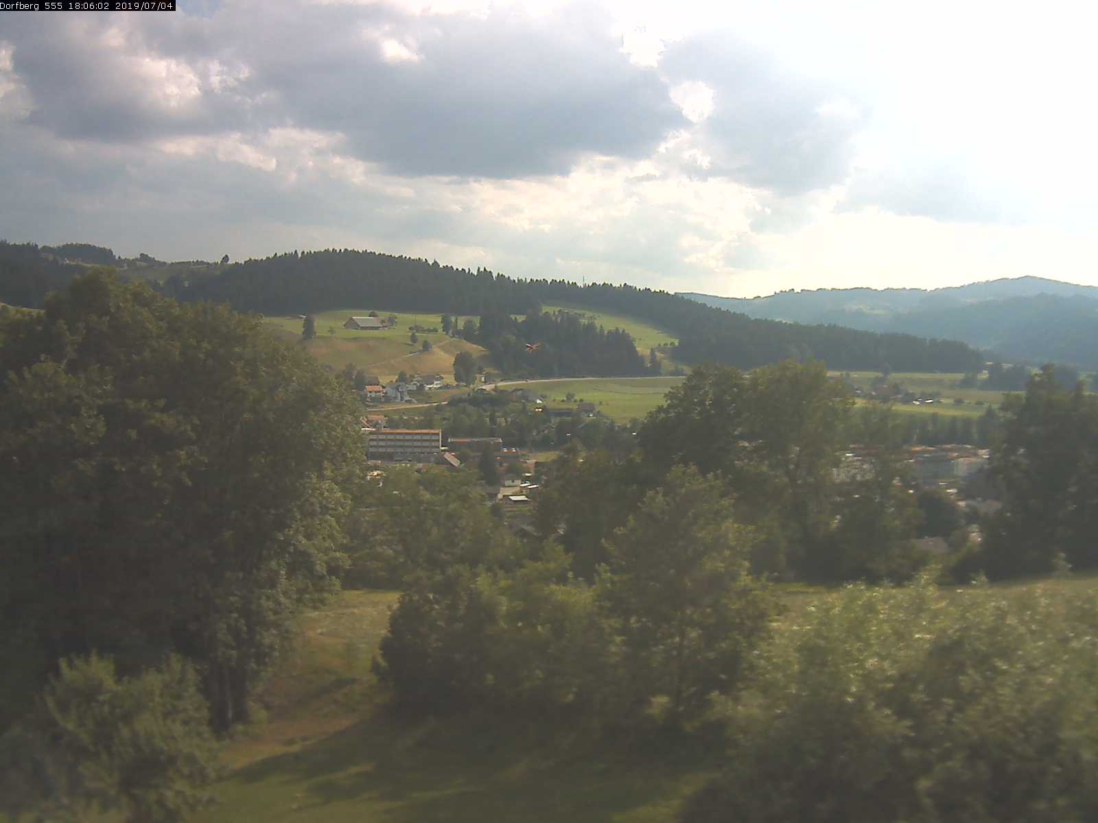 Webcam-Bild: Aussicht vom Dorfberg in Langnau 20190704-180601