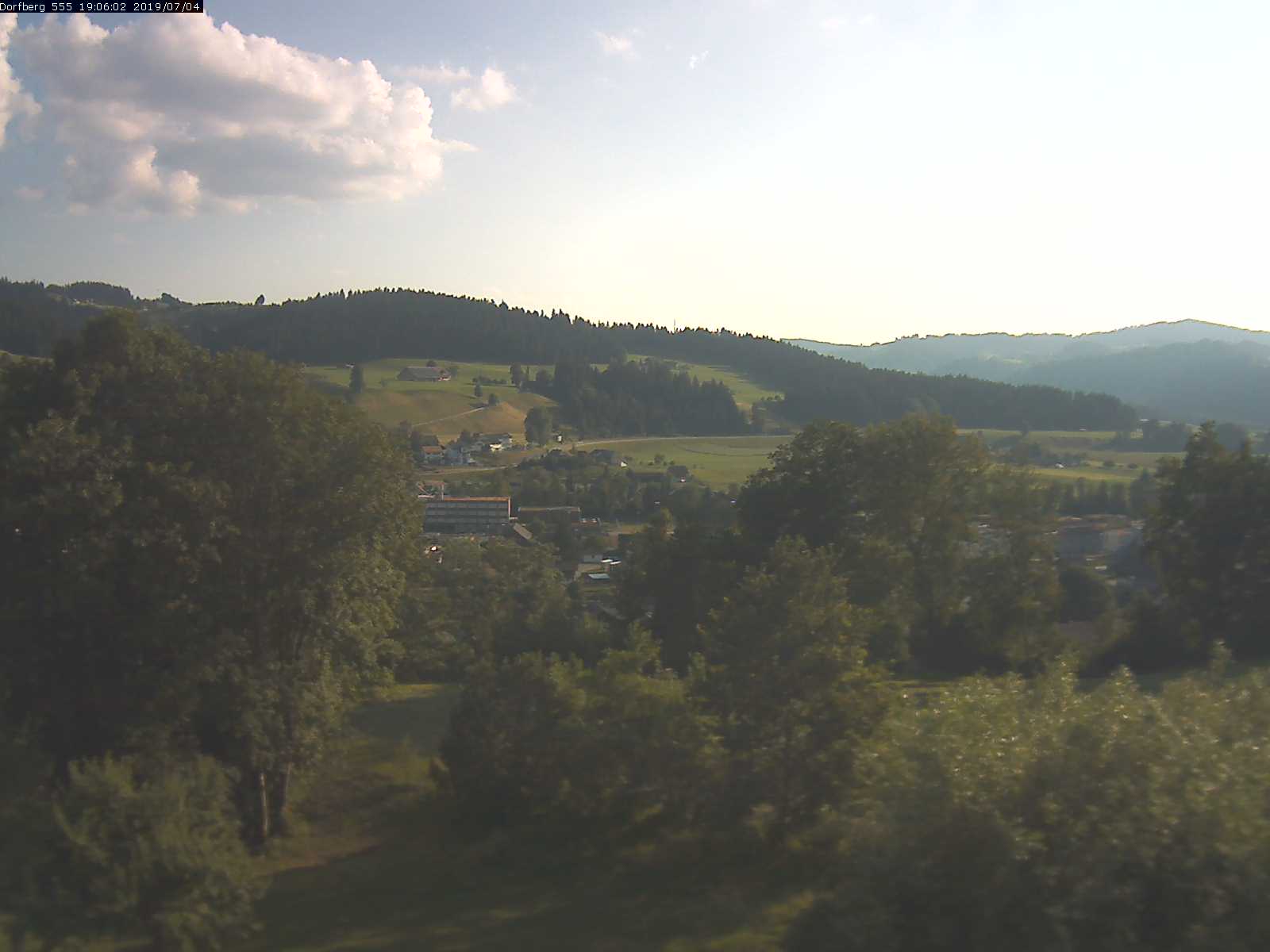 Webcam-Bild: Aussicht vom Dorfberg in Langnau 20190704-190601