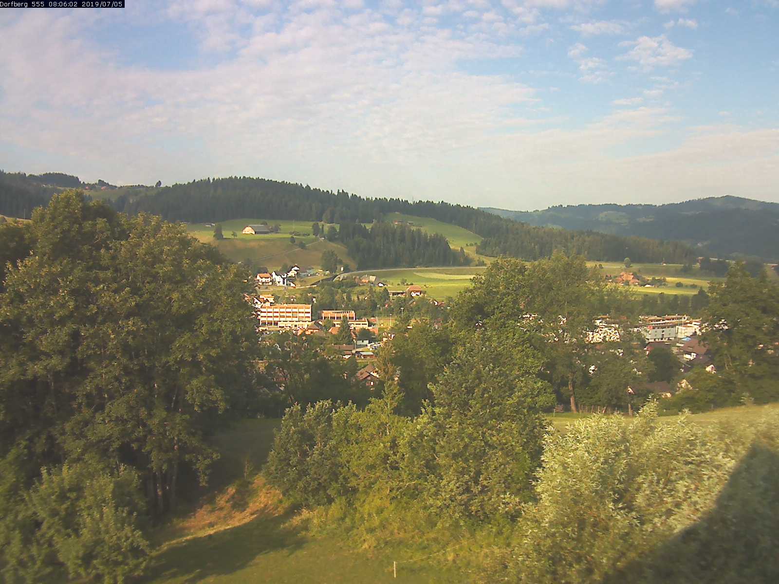 Webcam-Bild: Aussicht vom Dorfberg in Langnau 20190705-080601