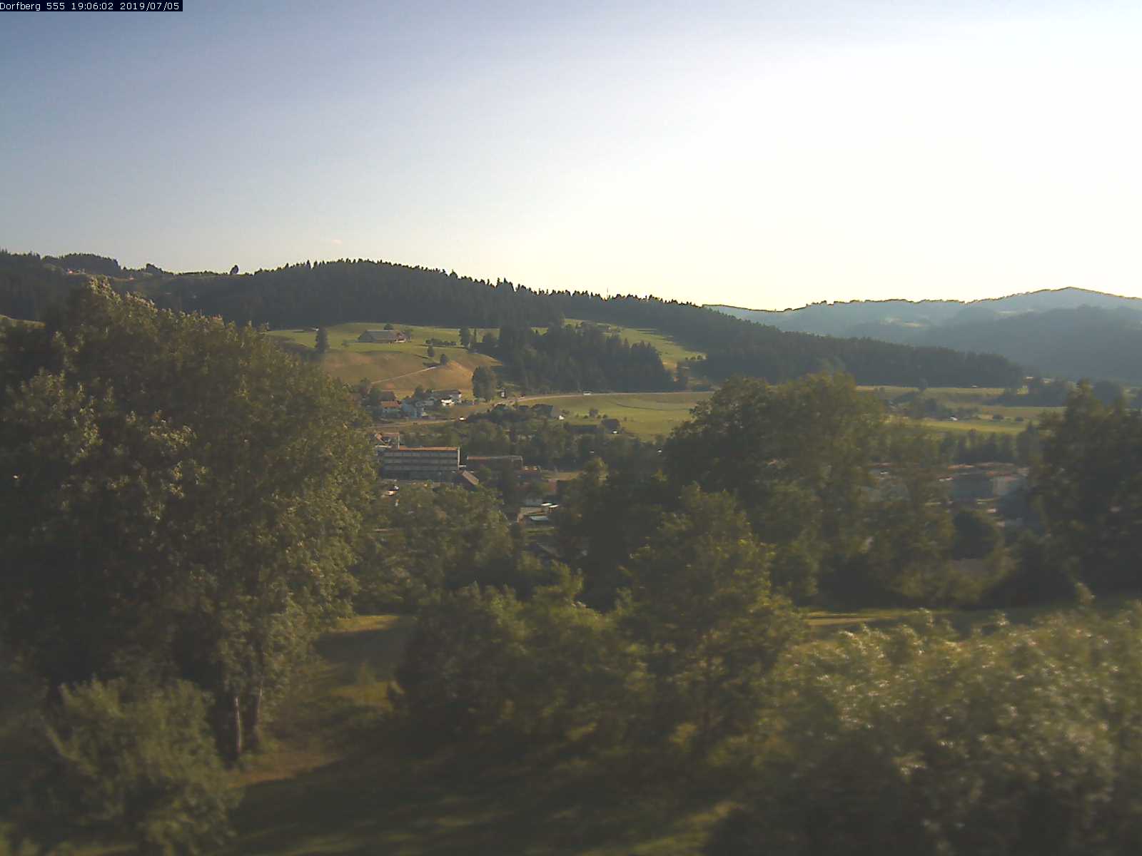 Webcam-Bild: Aussicht vom Dorfberg in Langnau 20190705-190601
