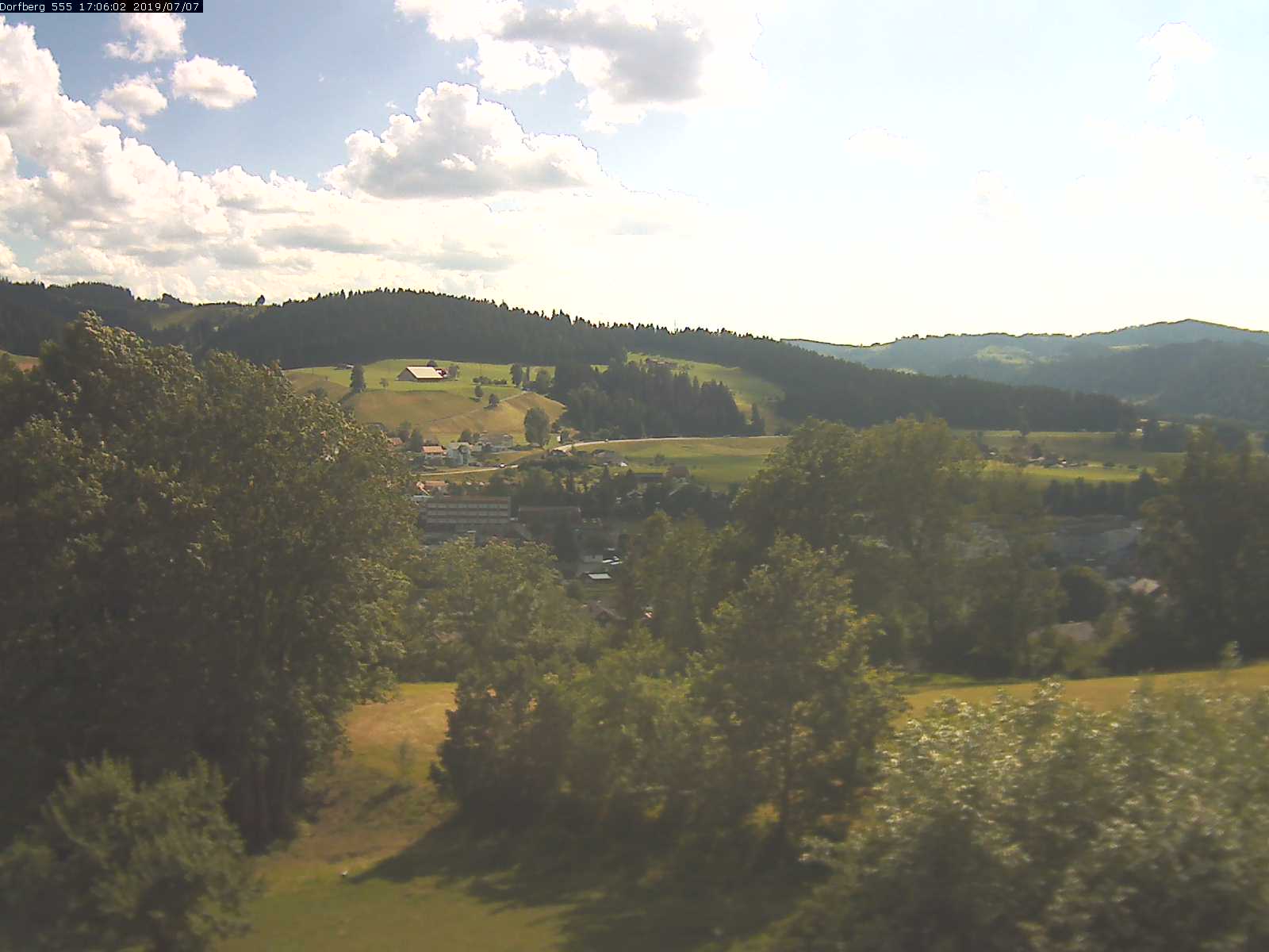Webcam-Bild: Aussicht vom Dorfberg in Langnau 20190707-170601