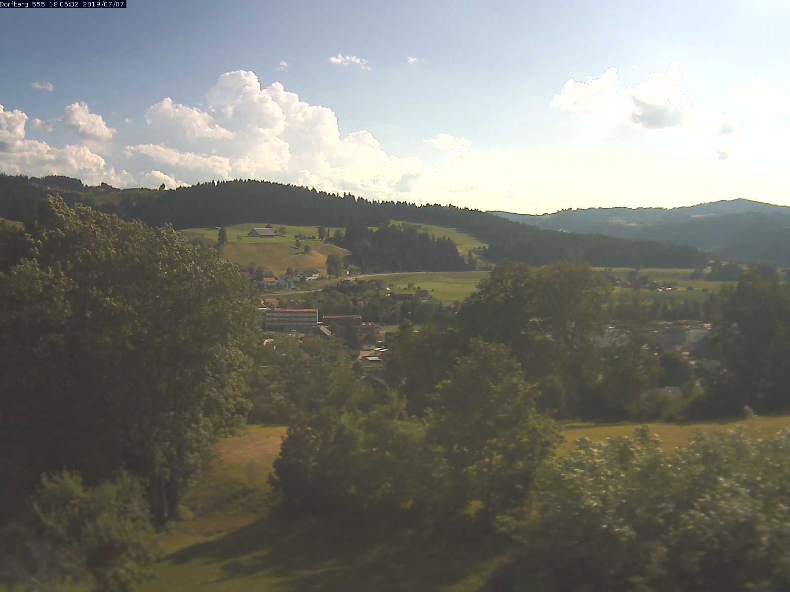 Webcam-Bild: Aussicht vom Dorfberg in Langnau 20190707-180601