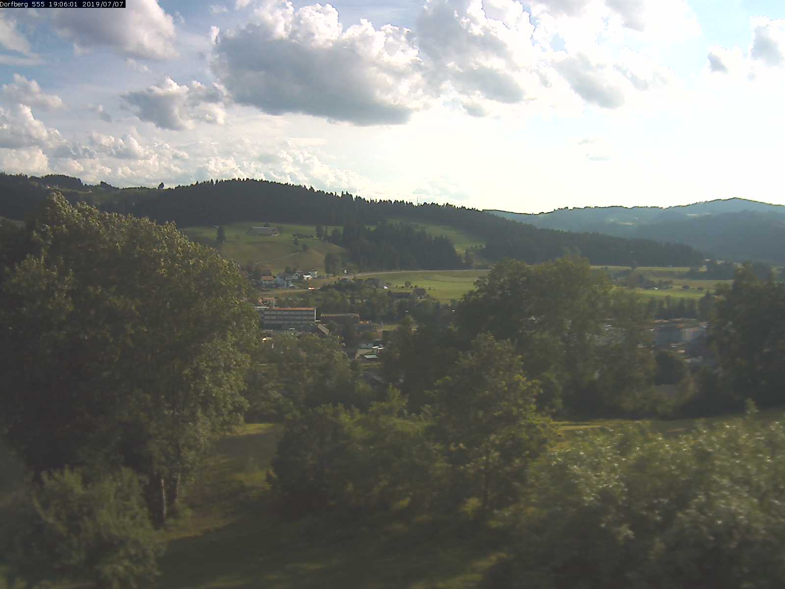 Webcam-Bild: Aussicht vom Dorfberg in Langnau 20190707-190601
