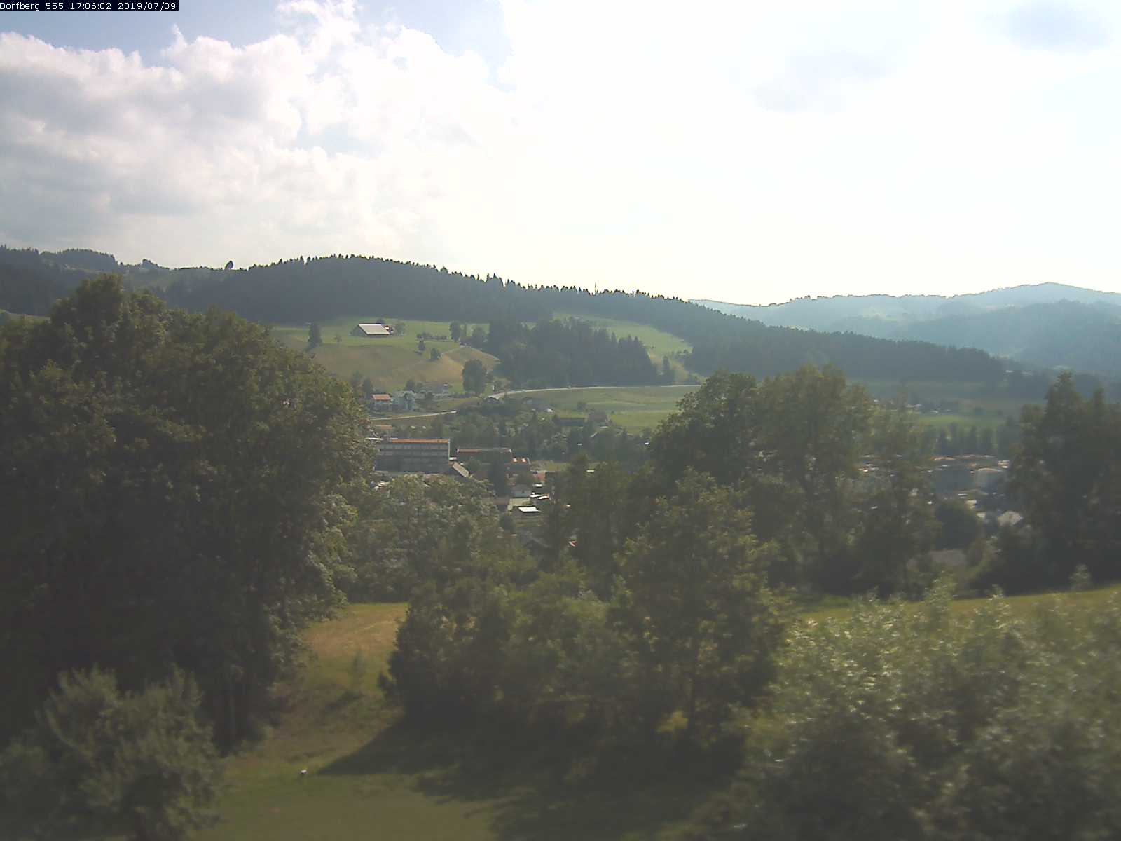 Webcam-Bild: Aussicht vom Dorfberg in Langnau 20190709-170601