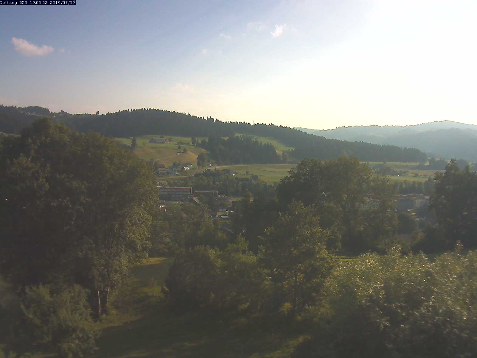 Webcam-Bild: Aussicht vom Dorfberg in Langnau 20190709-190601