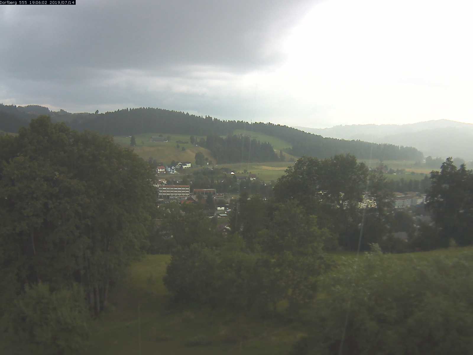 Webcam-Bild: Aussicht vom Dorfberg in Langnau 20190714-190601