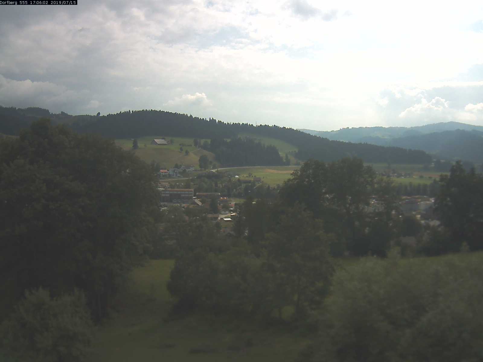 Webcam-Bild: Aussicht vom Dorfberg in Langnau 20190715-170601